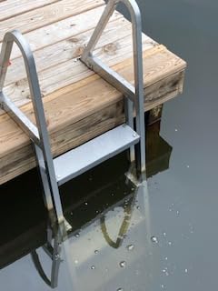 VEVOR Removable Dock Ladder 4 Steps 350 lbs Capacity Pontoon Boat Ladder | for Ship/Lake Swimming/Pool/Marine Boarding, Thickened Aluminum Alloy, 4 in Wide Step, Non-Slip Pedal, Quick Release Design customer photo 2