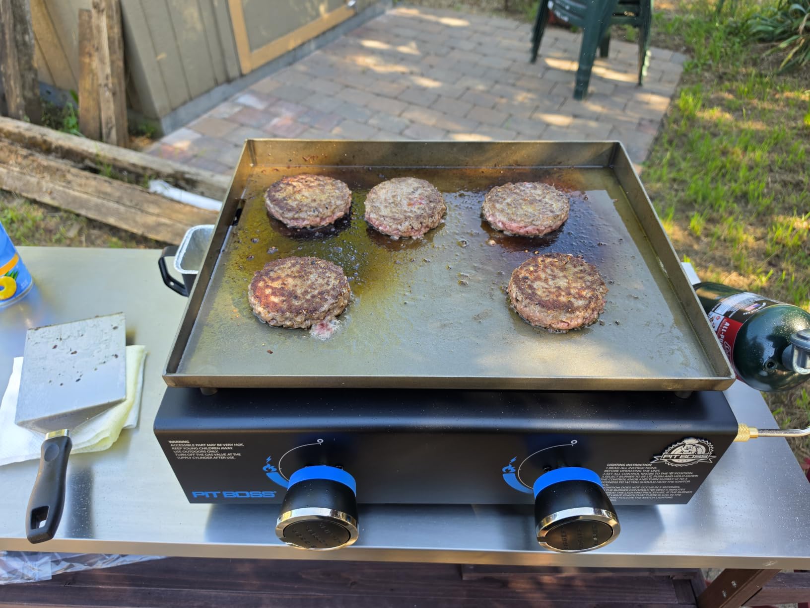 Pit Boss 2-Burner Propane Gas Portable Tabletop Griddle Grill with Soft Cover, 265-Sq. In. Cooking Space, 18,000 BTU customer photo 2