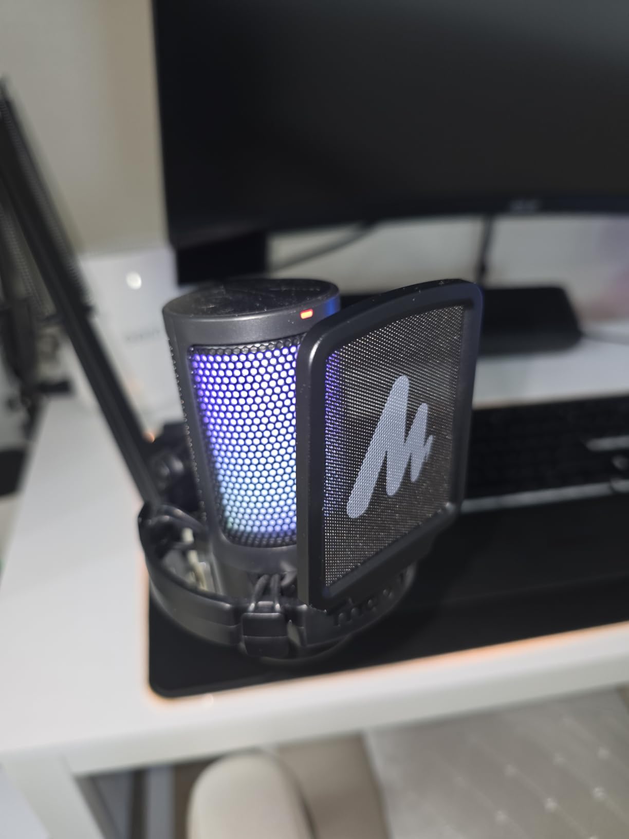 MAONO DGM20S Gaming Microphone for PC with Clear Voice & Noise Reduction | RGB Lighting, Tap-to-mute, Gain Control, Headphone Monitoring and Boom Arm customer photo 2