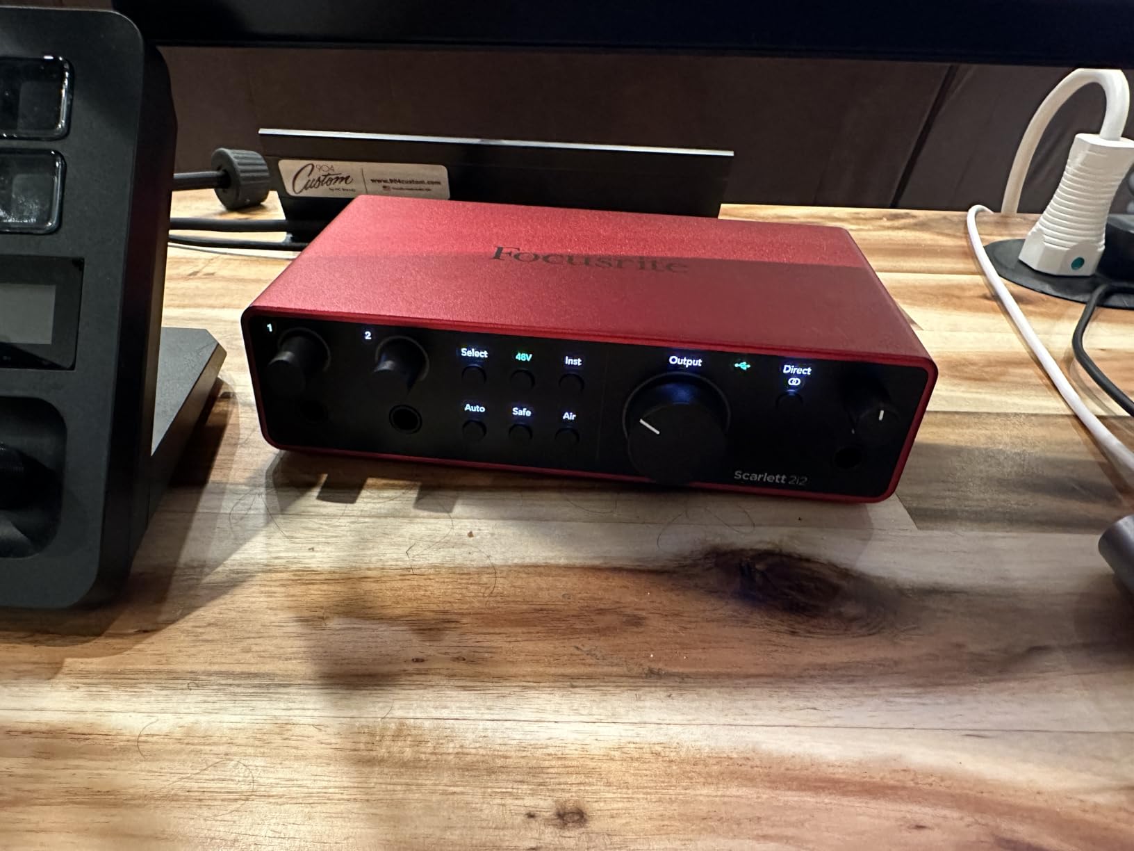 Focusrite Scarlett 2i2 4th Gen USB Audio Interface for Recording, Songwriting, Streaming and Podcasting customer photo 2