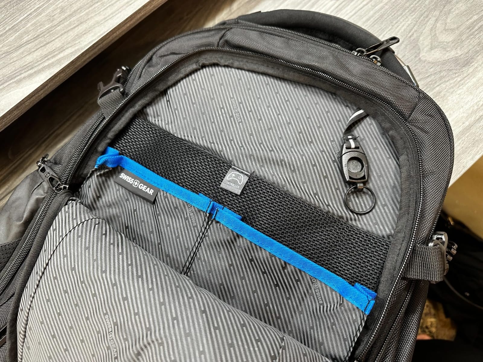 SwissGear Gaming Laptop Backpack with Charger Port (USB), Blue/Black customer photo 2