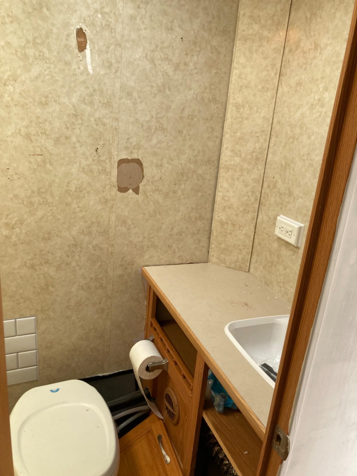 SEAFLO RV Toilet - 18.4