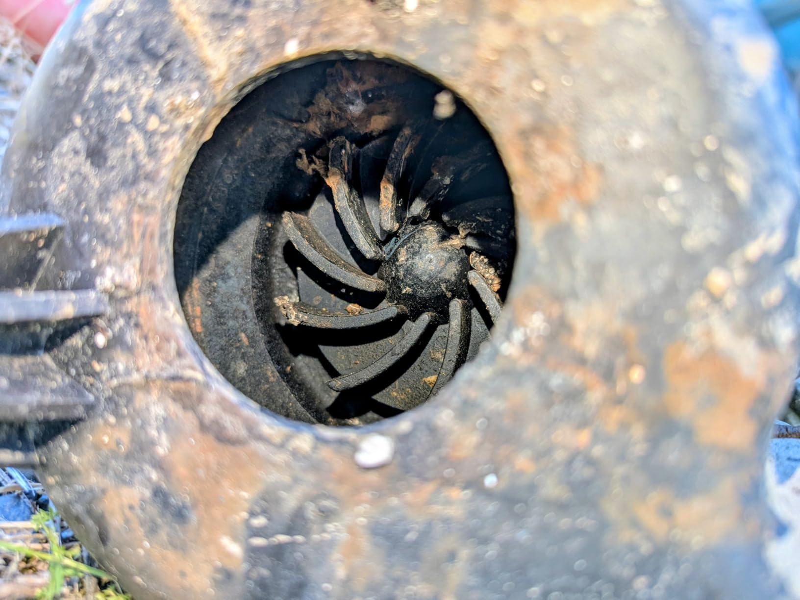 1/2 HP Submersible Sewage Pump 6000 GPH Auto Vertical Float Switch | Cast Iron Effluent Pump, Piggyback Plug, 115V, 2'' NPT Discharge customer photo 2