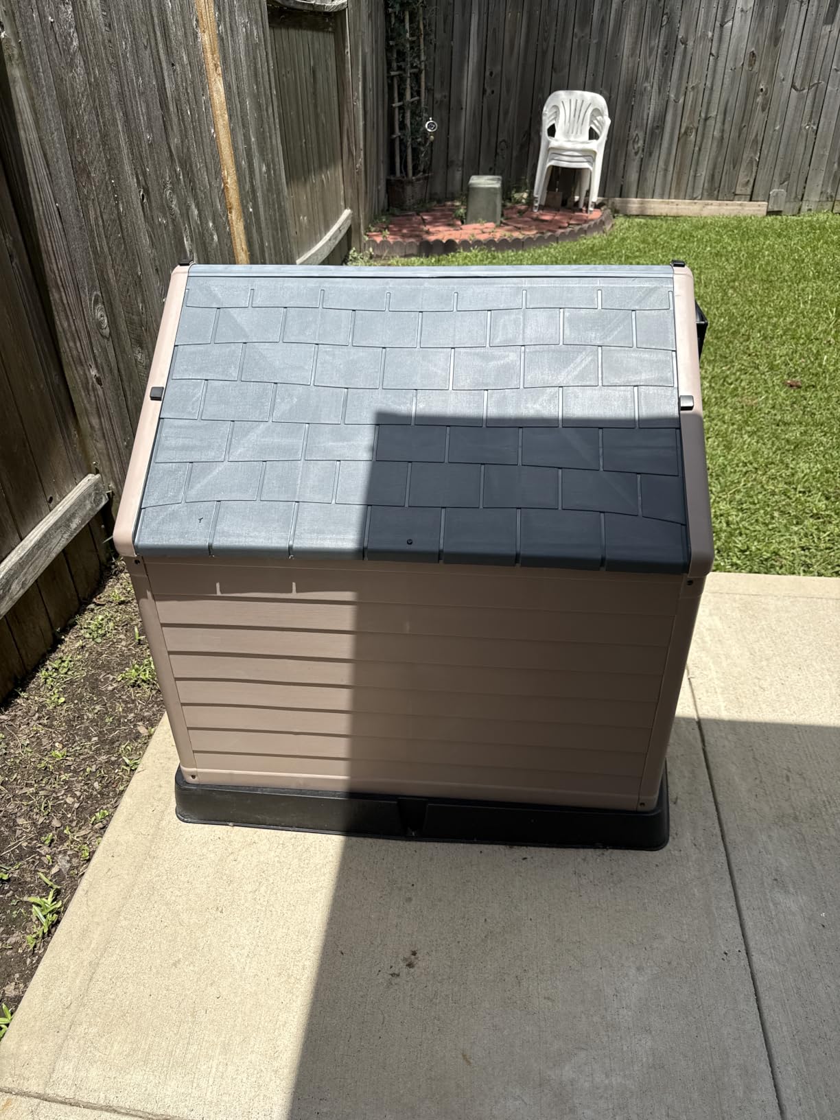 YITAHOME Plastic Dog House, Waterproof Indoor Outdoor Doghouse for Large or Small Dog, with Air Vents and Elevated Floor, Easy Assemble and Clean customer photo 2