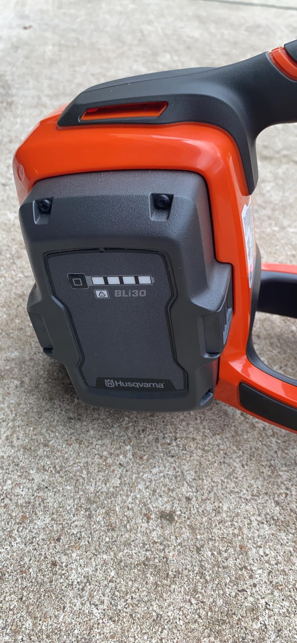 Husqvarna Leaf Blaster 350iB Battery Powered Cordless Leaf Blower, 800-CFM, 200-MPH customer photo 1