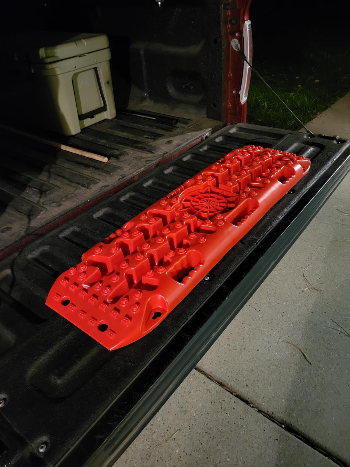 OULEME Off-Road Traction Boards with Jack Lift Base, Recovery Board for Sand, Mud, and Snow Tracks - Tire Traction Pads for RV Truck Jeep SUV (Red) customer photo 1