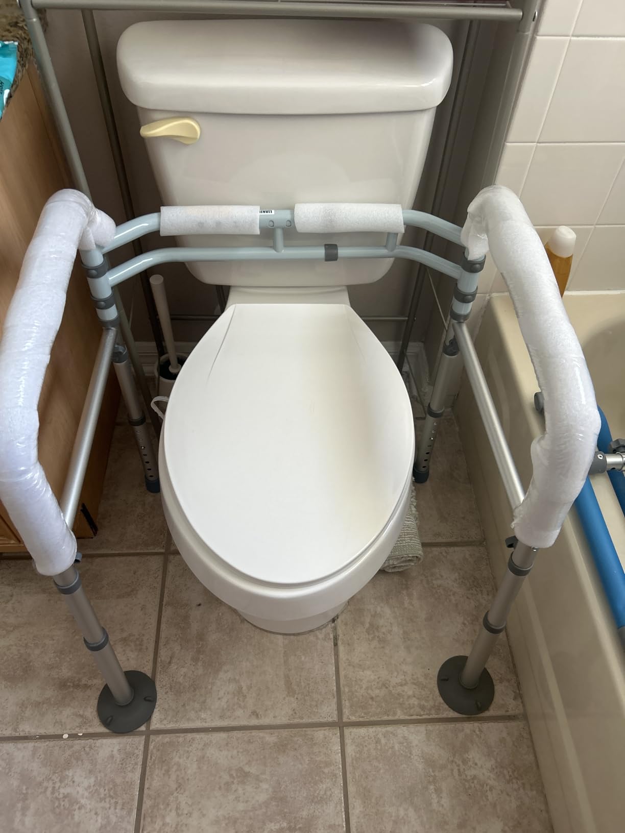 Lianjindun Toilet Safety Rails, 350 lbs, Adjustable Height & Width | Fits Most Toilets, Foldable Design, 350 Lbs Capacity, Aluminum Toilet Frame, Toilet Handles for Seniors, Disabled, Handicap customer photo 2