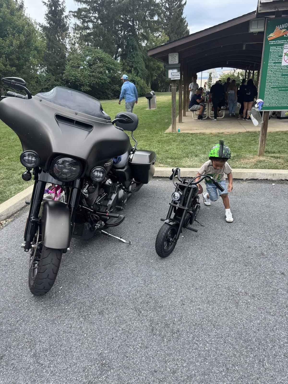 Hyper GoGo Kids Electric Motorcycle - Retro-Style Bike with Ambient Lighting, Built-in Music, Speeds Up to 10 MPH & 60 Minutes of Continuous Ride Time, for Ages 3+ (Blue) customer photo 1