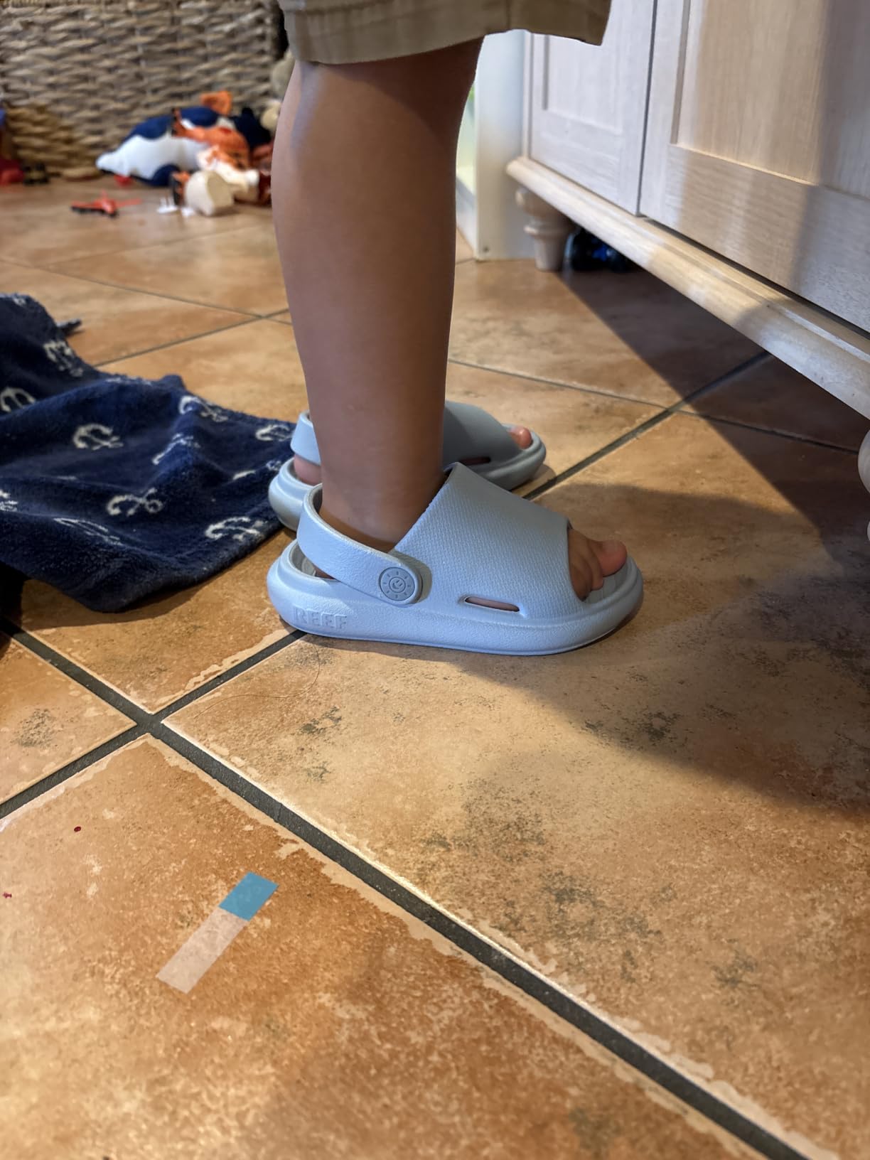 REEF Rio Slides (Little Kid) customer photo 2