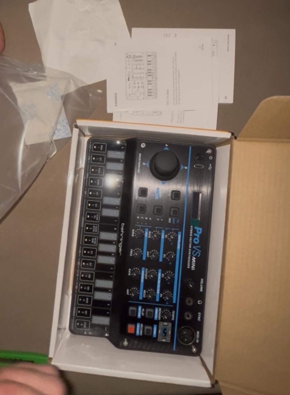 Behringer Pro VS Mini Portable 5-Voice Hybrid Synthesizer with 16-Step Sequencer and Arpeggiator customer photo 1