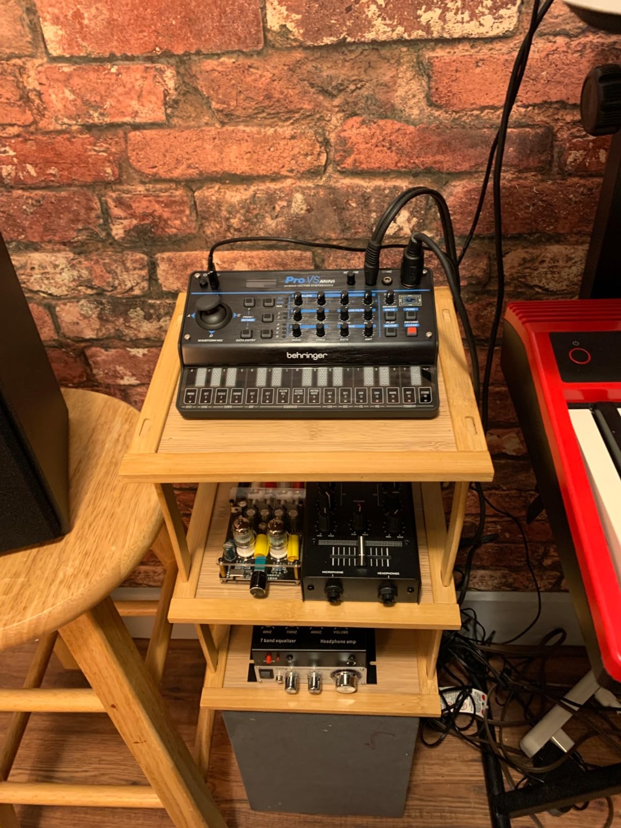 Behringer Pro VS Mini Portable 5-Voice Hybrid Synthesizer with 16-Step Sequencer and Arpeggiator customer photo 2