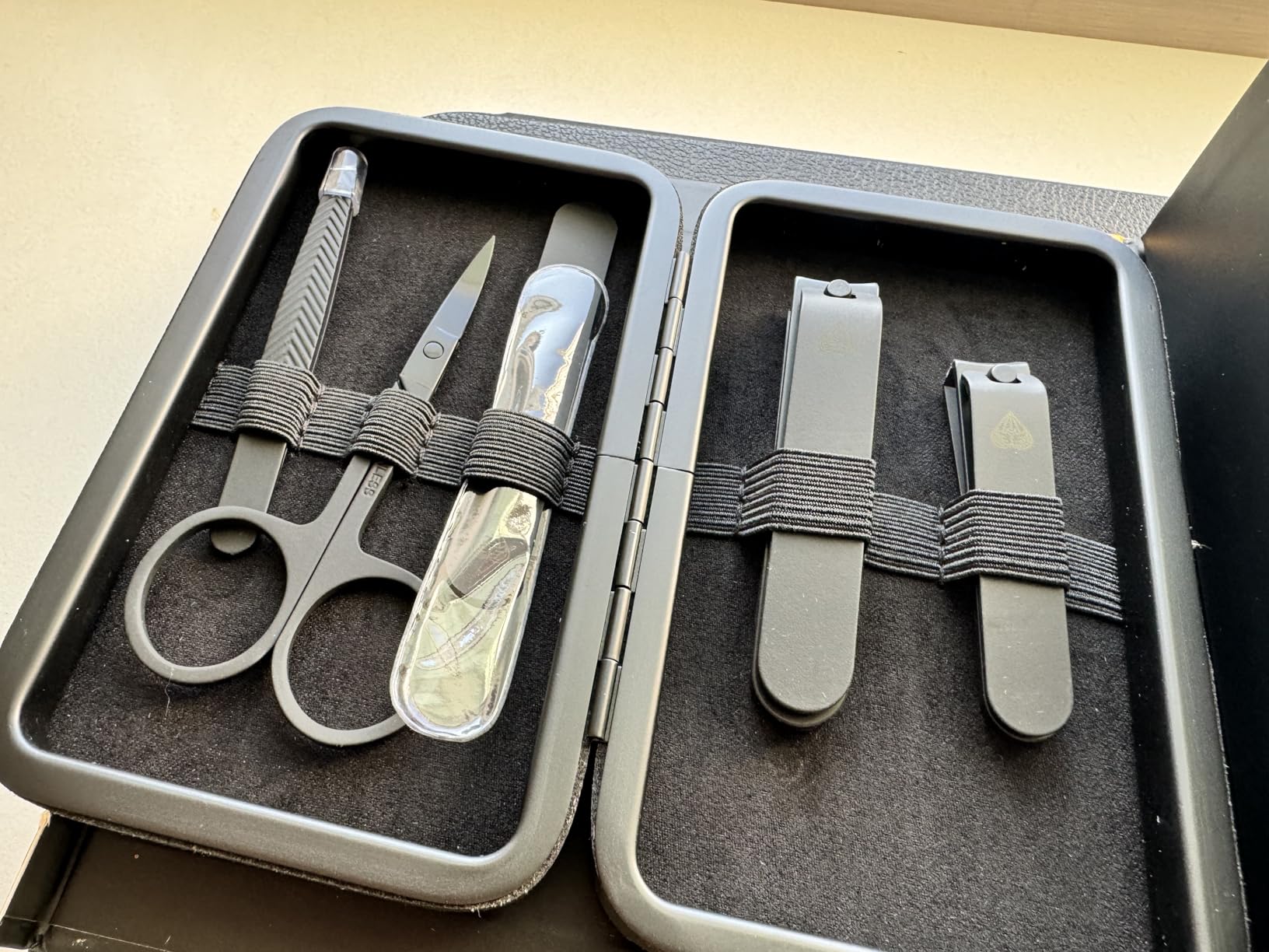 MANSCAPED Shears 3.0, 5-Piece Precision Men's Nail Grooming Travel Kit customer photo 2
