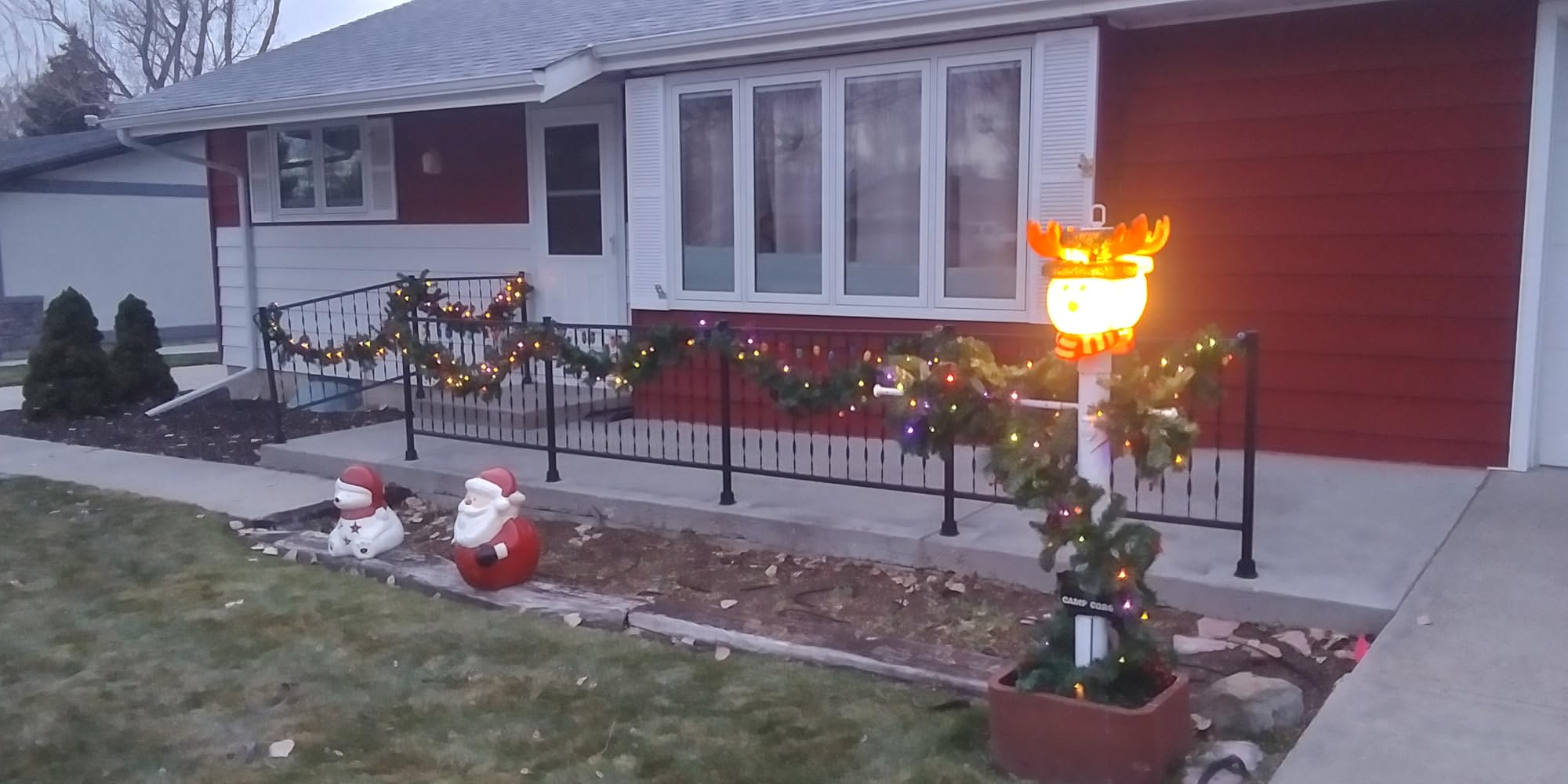 Christmas Garland with Lights 9FT, Lighted Christmas Garland Battery Powered 8 Lighting Modes, 50 LED Lights Garland, Red Berry, Christmas Pine Cone, for Stairs, Front Door, Christmas Decor customer photo 1