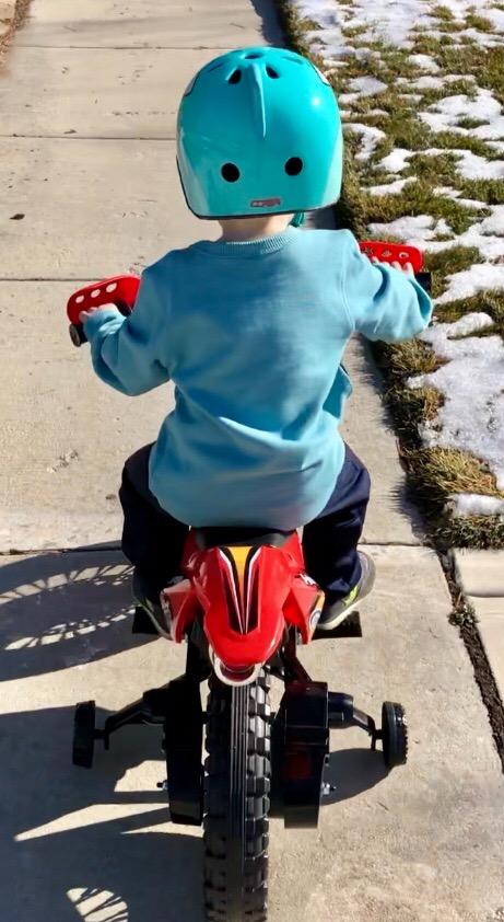 Best Choice Products Kids 6V Ride On Motorcycle w/Treaded Tires, Working Headlights, 2mph Top Speed, Training Wheels, Realistic Sounds, Music, Battery Charger - Hot Pink customer photo 2