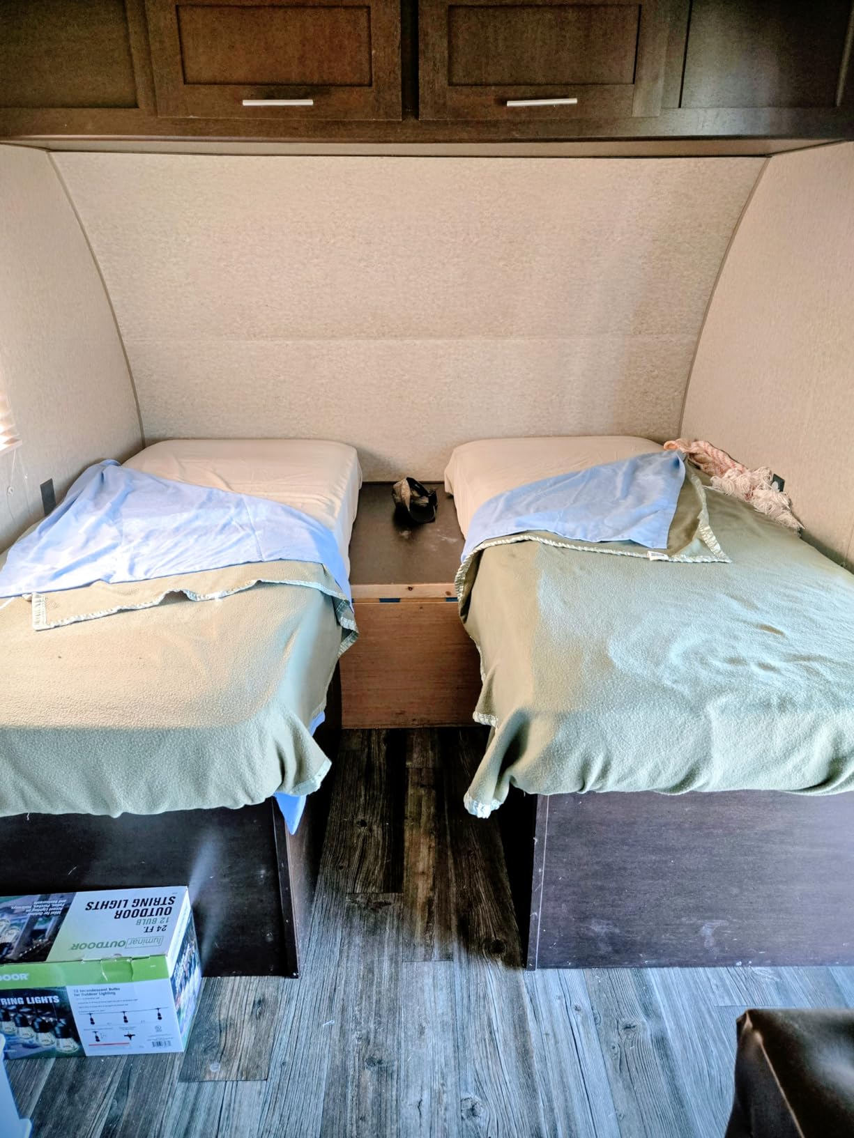Zinus 6 Inch Narrow Twin Foam & Spring Mattress, Medium Feel, For Bunk Beds, Trundles, RVs & Compact Spaces, Durable Support, Mattress in a Box, CertiPUR-US & OEKO-TEX Certified customer photo 1