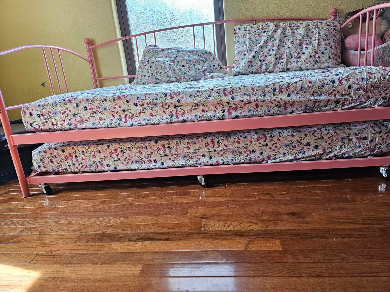 Zinus 6 Inch Narrow Twin Foam & Spring Mattress, Medium Feel, For Bunk Beds, Trundles, RVs & Compact Spaces, Durable Support, Mattress in a Box, CertiPUR-US & OEKO-TEX Certified customer photo 2
