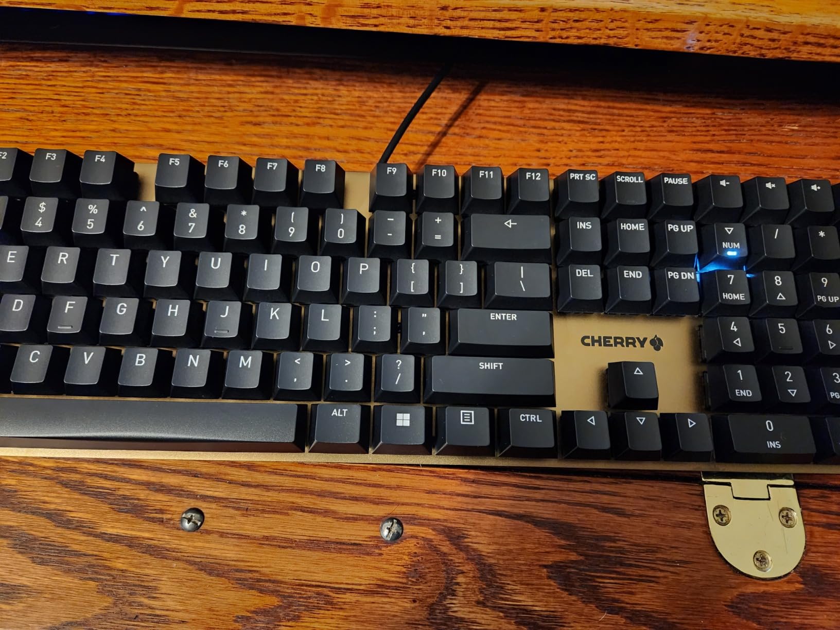 Cherry KC 200 MX, Wired Mechanical Office Keyboard, Modern Design with Elegant Aluminum Surface, USB-A Connection, MX2A Silent RED Switches, Black/Bronze customer photo 1