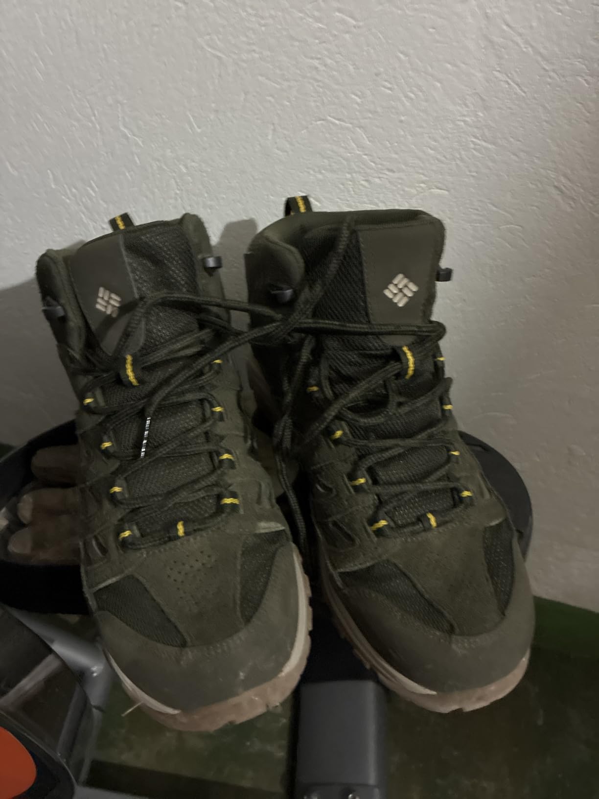 Columbia Men's Crestwood Mid Waterproof Hiking Boots customer photo 1