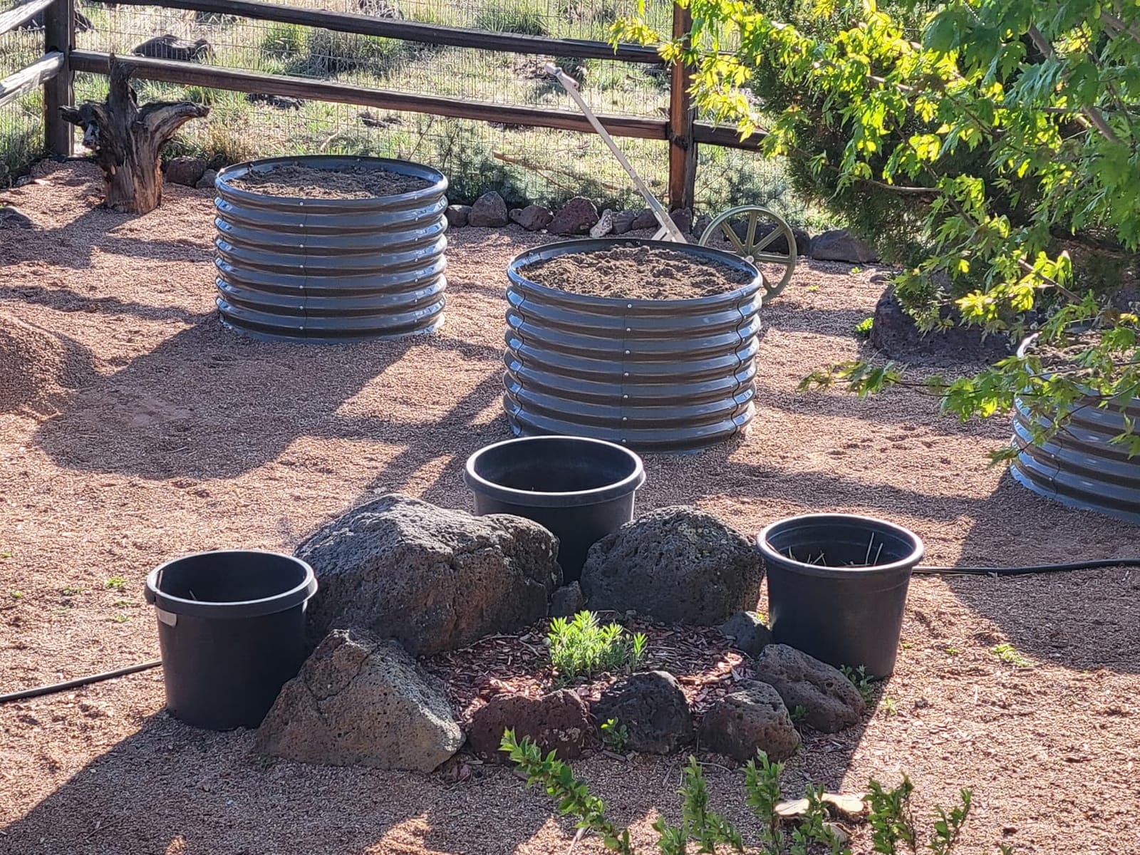Anleolife 8x4x2ft Oval Deep Root Galvanized Raised Garden Bed, Quartz Grey | 478-Gallon Capacity, 24in Soil Depth, Interior Bracing and Broad Crop-Row Space for Tomatoes, Peppers and Seasonal Rotation customer photo 1