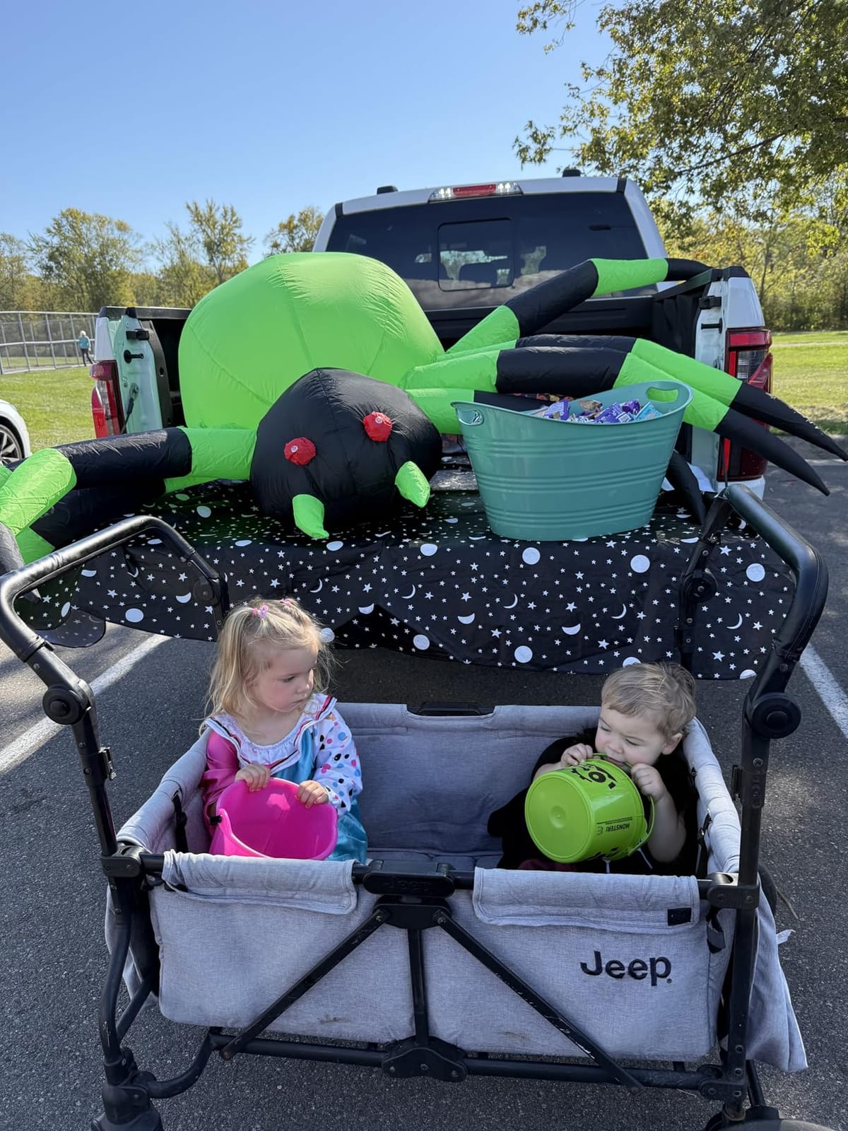COMIN 9FT Halloween Inflatables Decorations Green Spider Yard LEDs Decor | Built-in LEDs and green scary spider design for Halloween lawn, garden, porch and party displays customer photo 2