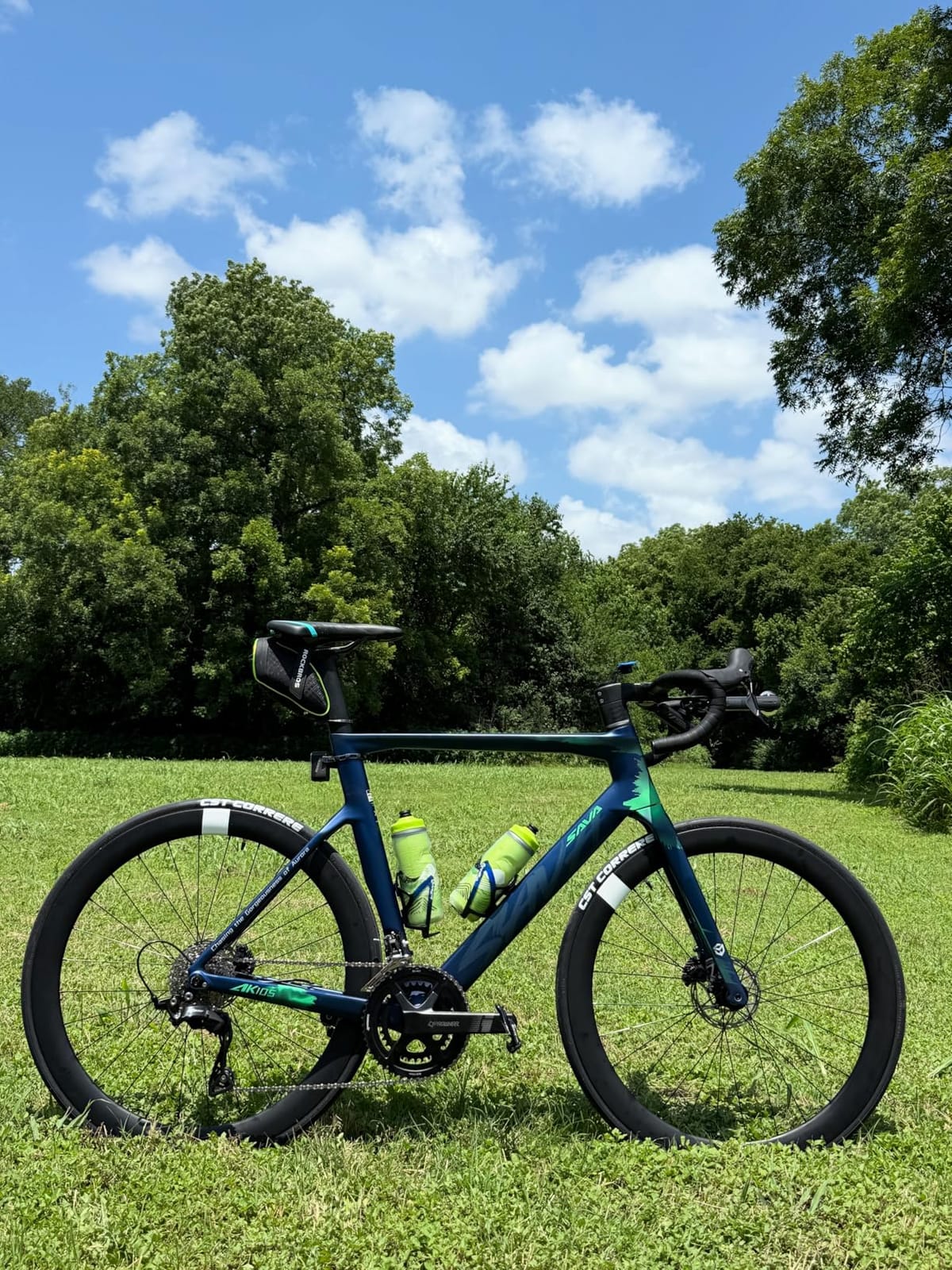 SAVADECK Carbon Fiber Road Bike, Hydraulic Oil Disc Bike with Carbon Fiber Frame and Wheelset, Lightweight Full Carbon Racing Bicycle with Shimano R7120 24S Shift Set for Adults customer photo 2