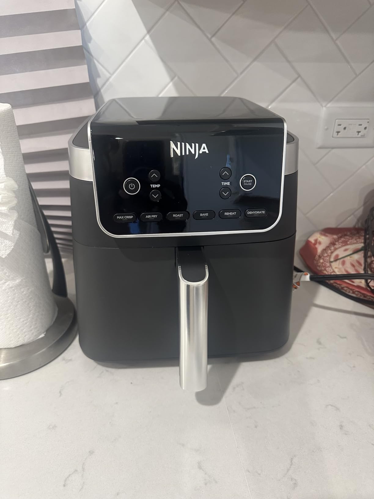 Ninja Air Fryer XL with MaxCrisp, 6.5 Qt, 6-in-1, Grey, AF181 | Max crisp, air fry, roast, bake, reheat, dehydrate, 1750W, 450F max, Fits 9 lbs wings customer photo 2