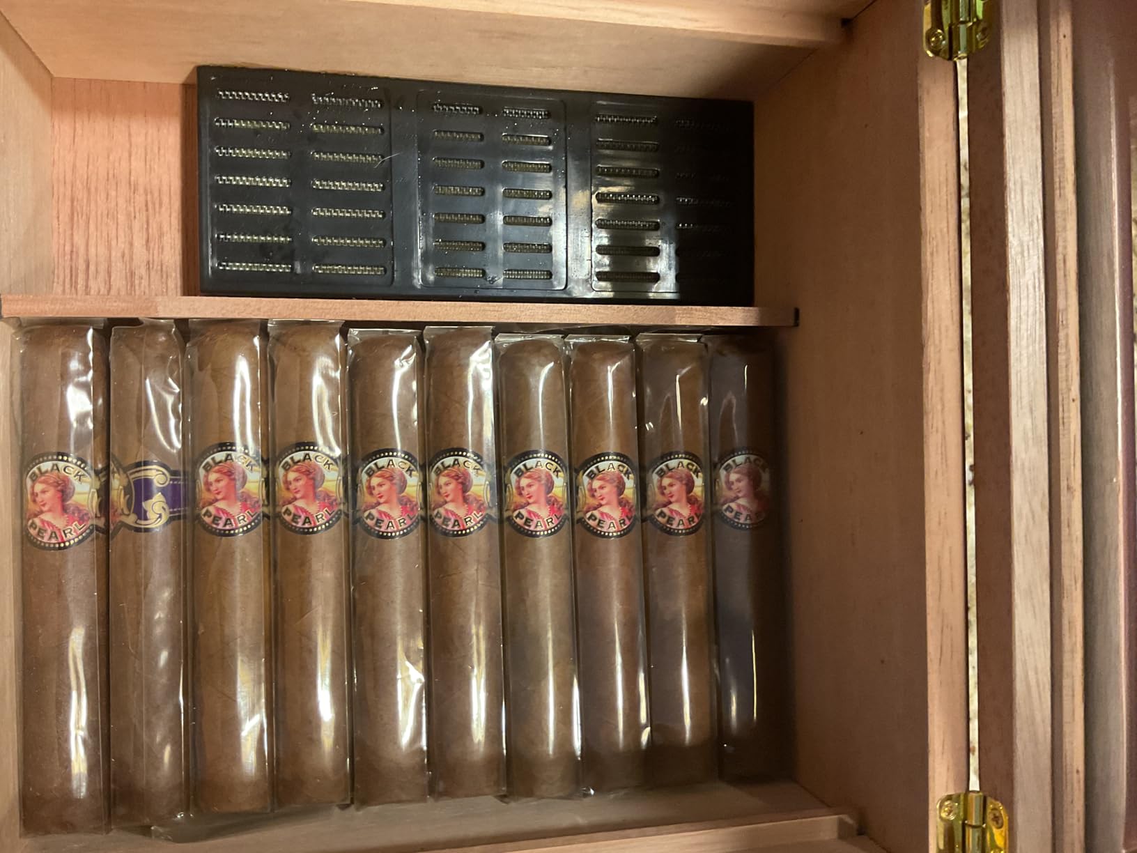 Flauno Cigar Humidor with Air Circulation System, Hold 40 Rubustos, Thicker Spanish Cedar, Accurate Digital Hygrometer, Drawer, Humidifier, Divider, Lock, Gift for Cigar Lovers customer photo 1