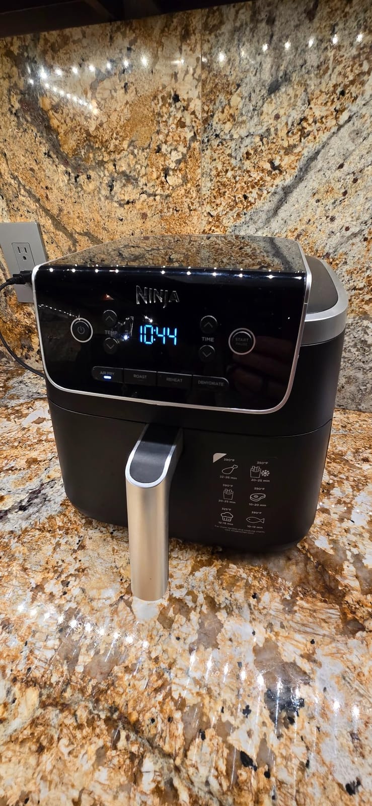Ninja Air Fryer Pro, 5 Qt, 4-in-1, Grey, AF141 | Air fry, roast, reheat, dehydrate, 1750W, 400F max, Fits 4 lbs fries, Nonstick basket, Dishwasher-safe customer photo 1