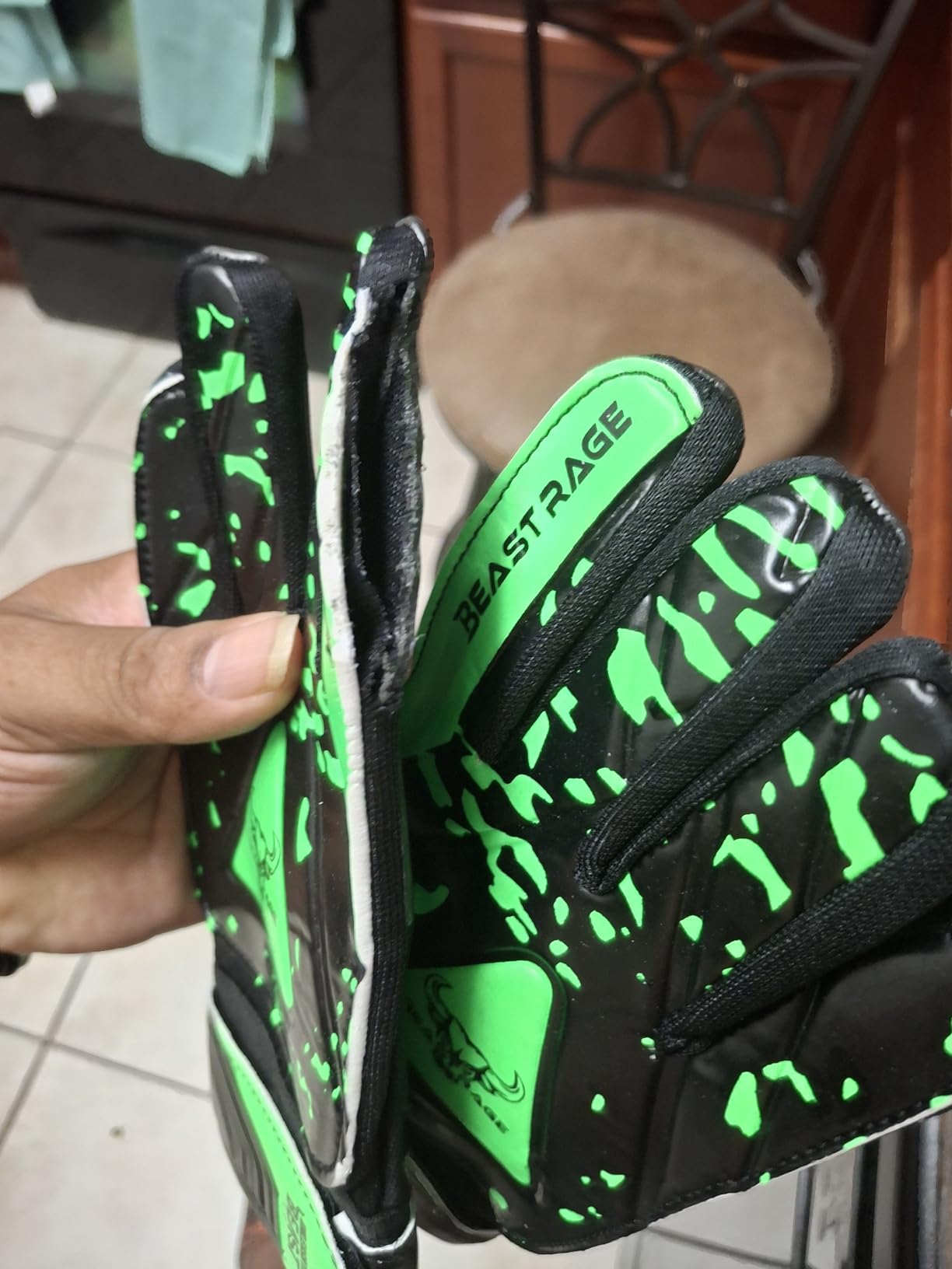 BEAST RAGE Goalkeeper Gloves for Kids Support Grip Youth Football Glove Kid Junior Soccer Glove for Kid 6-15 Men Adult Boys Football Gloves customer photo 1