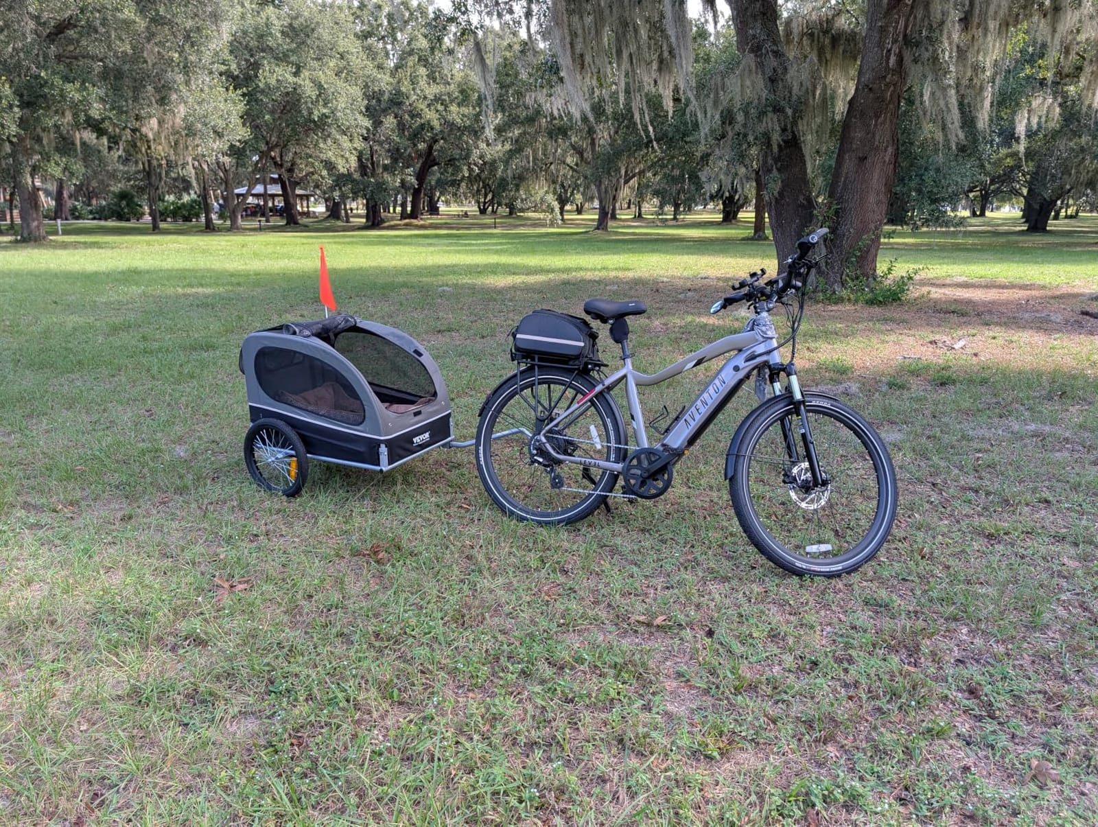 VEVOR Dog Bike Trailer, Supports up to 88 lbs, Pet Cart Bicycle Carrier, Easy Folding Frame with Quick Release Wheels, Universal Bicycle Coupler, Reflectors, Flag, Collapsible to Store customer photo 2