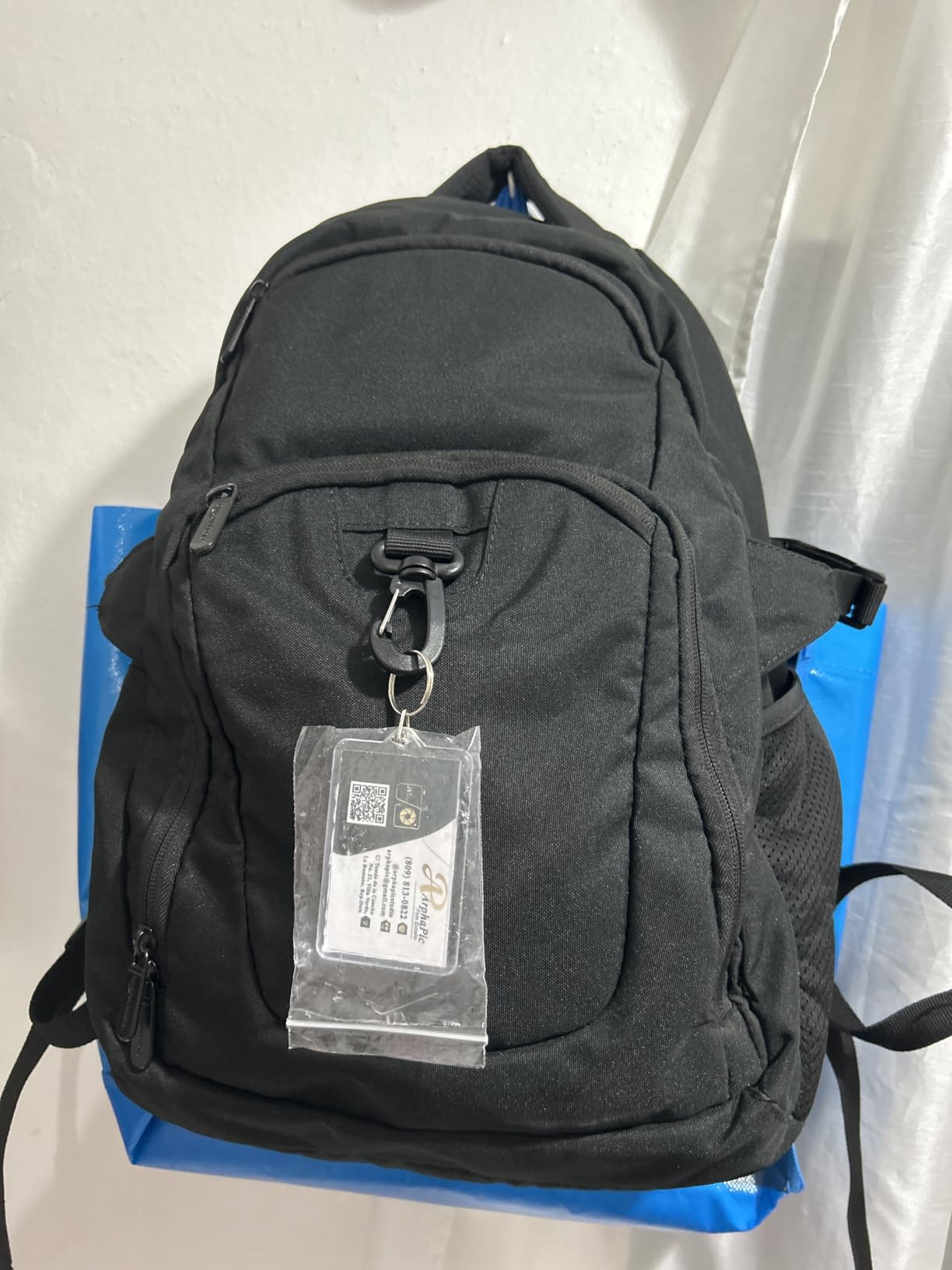 Amazon Basics Travel Laptop Backpack with Multiple Pockets and Compartments for 17 in / 43.1 cm Laptop, Water Resistant, Spacious with Padded Shoulder Straps, Black customer photo 1
