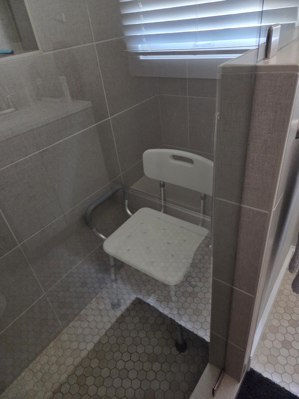 HOMLAND Shower Chair for Inside Shower with Padded Armrests and Back | Height Adjustable, Heavy Duty Shower Seat for Bathtub, Safety Bath Seat for Elderly, Adults, Handicap and Disabled, White customer photo 1