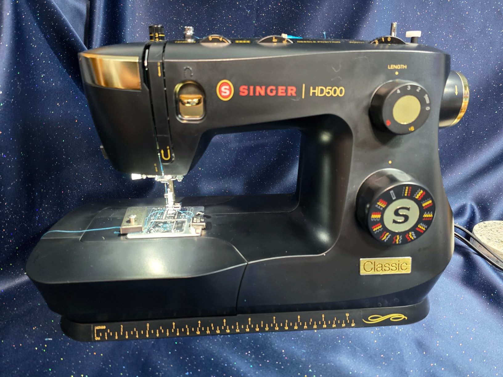 SINGER Heavy Duty 500 Classic High Speed Sewing Machine + Accessory Kit | 3 built-in stitches, strong motor, 50% more power, 1-step buttonhole, sturdy metal frame, large sewing space, LED light customer photo 2