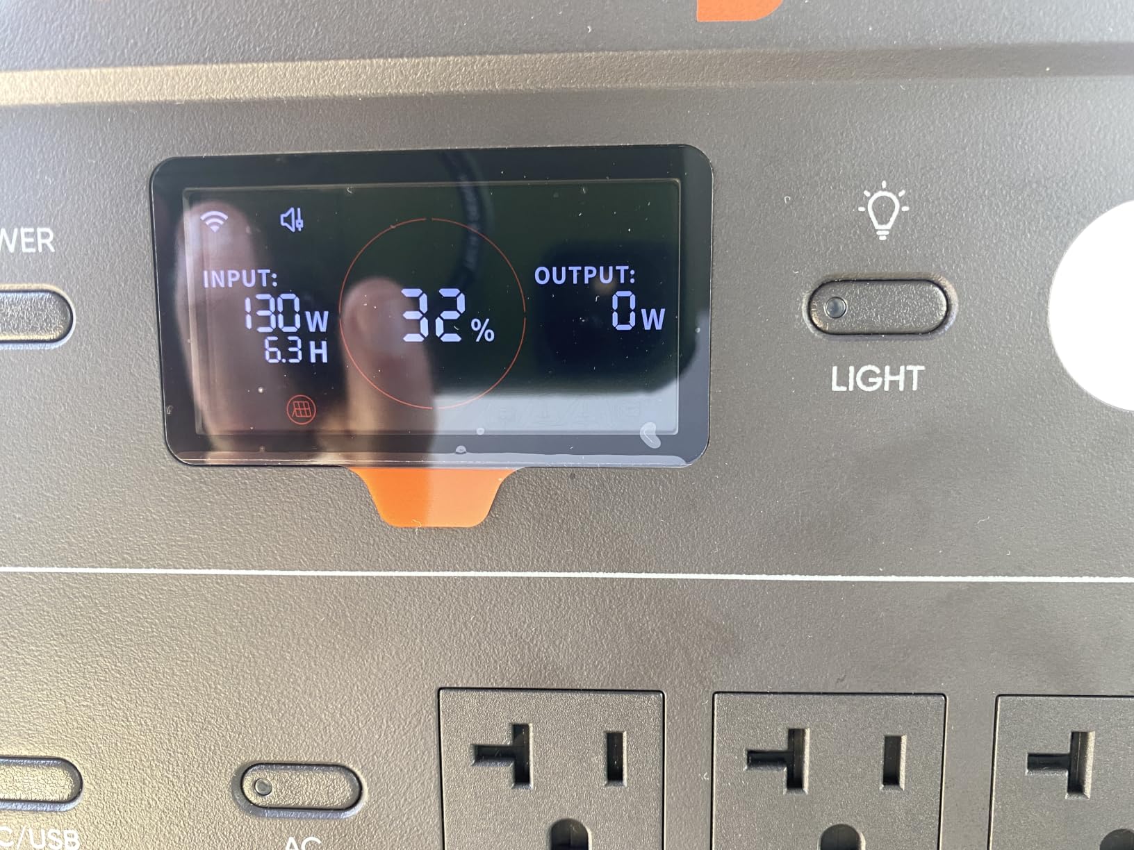 Jackery Solar Generator 1000 v2 and 200W Solar Panel,1070Wh,1500W AC customer photo 2