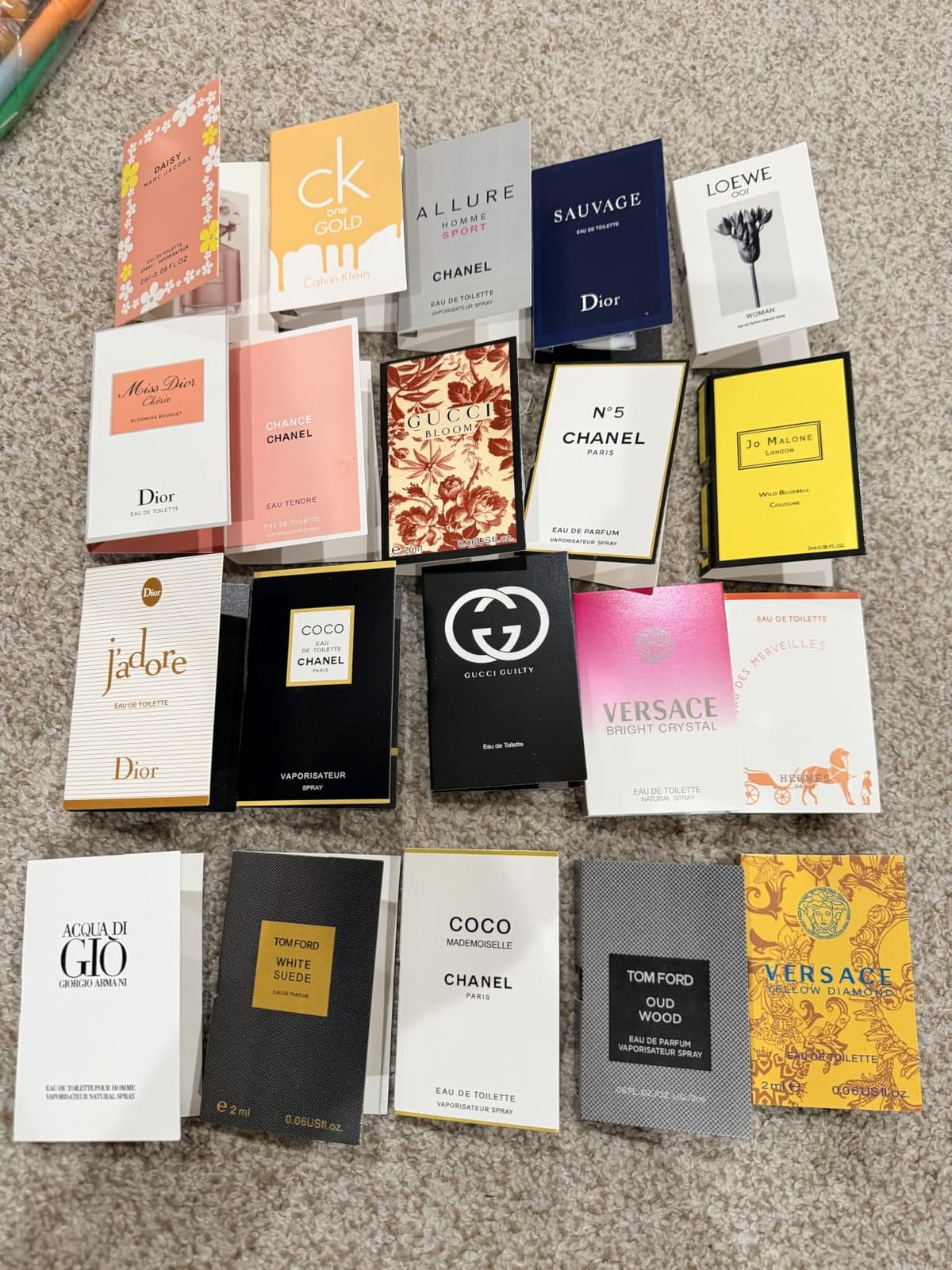 Dirstic 20-Piece Women's Perfume Samples, Designer Fragrance Sampler Set | Women's fragrance discovery set with 20 assorted perfume samples customer photo 1