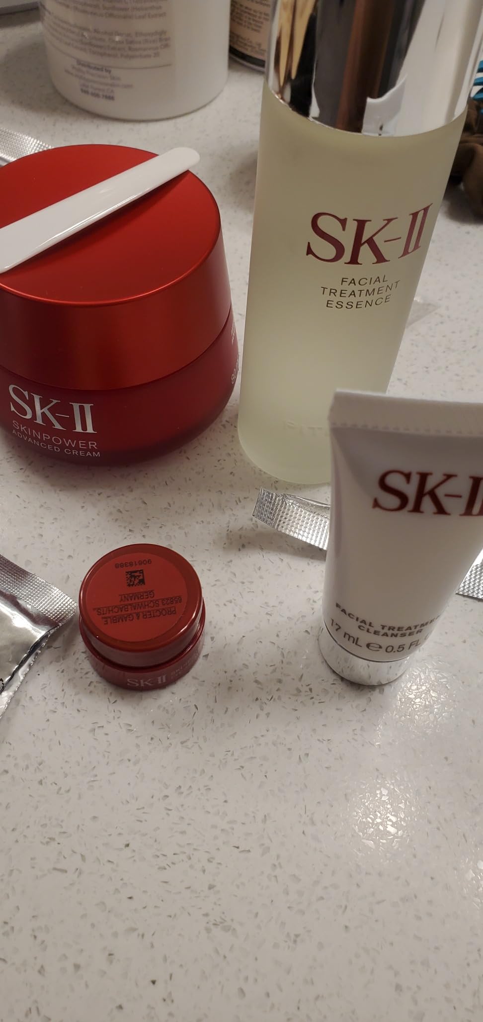 SK-II Anti Aging Skincare Gift Set - Includes Full Size Skincare Products - Facial Cleanser, Facial Essence, SKINPOWER Face & Eye Cream & 2 Treatment Masks (6 Count) customer photo 2
