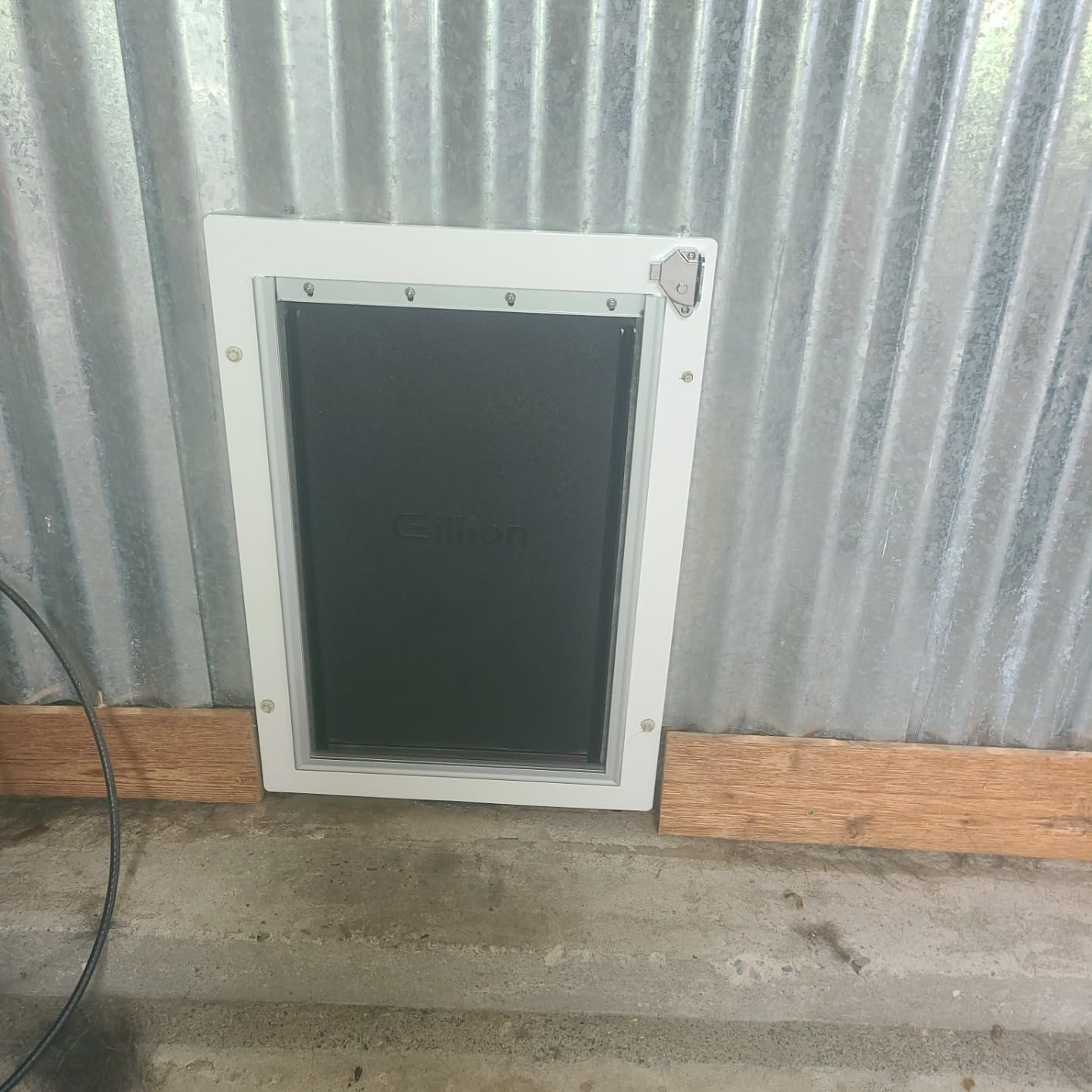 Pet Door for Wall Dog Door for Wall, 3-Flap Doggie Door with Insulation, All-Metal Frame and Telescoping Tunnel, Pets Up to 40 Lb (Medium Size) customer photo 1