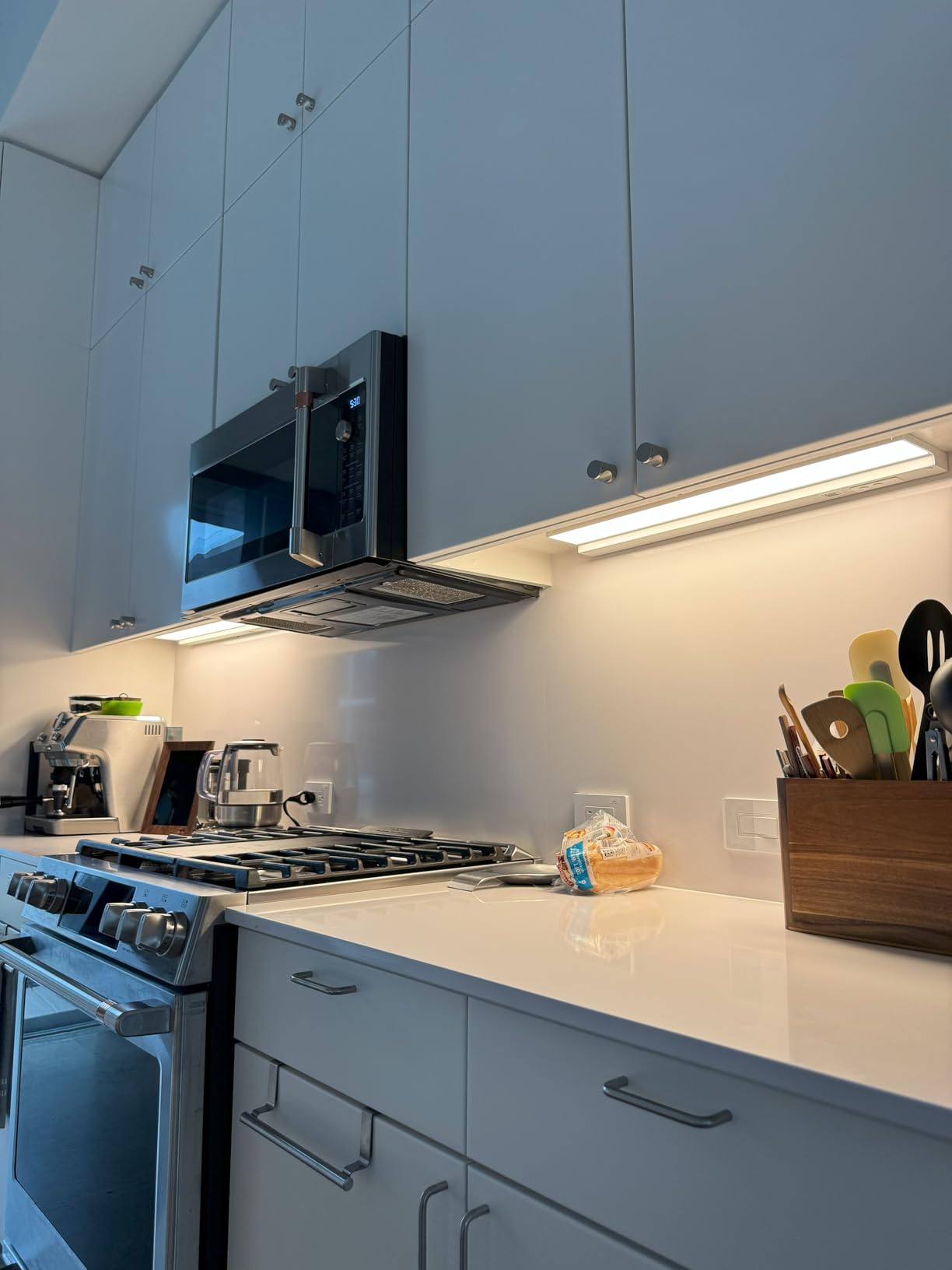 GE CYNC Reveal HD+ Smart LED Undercabinet Bar Light, 24 inches | Color Changing & Tunable White 2000K to 7000K, Wi-Fi, Works with Alexa & Google Home, Plug-in or Direct Wire, No Hub Required customer photo 2