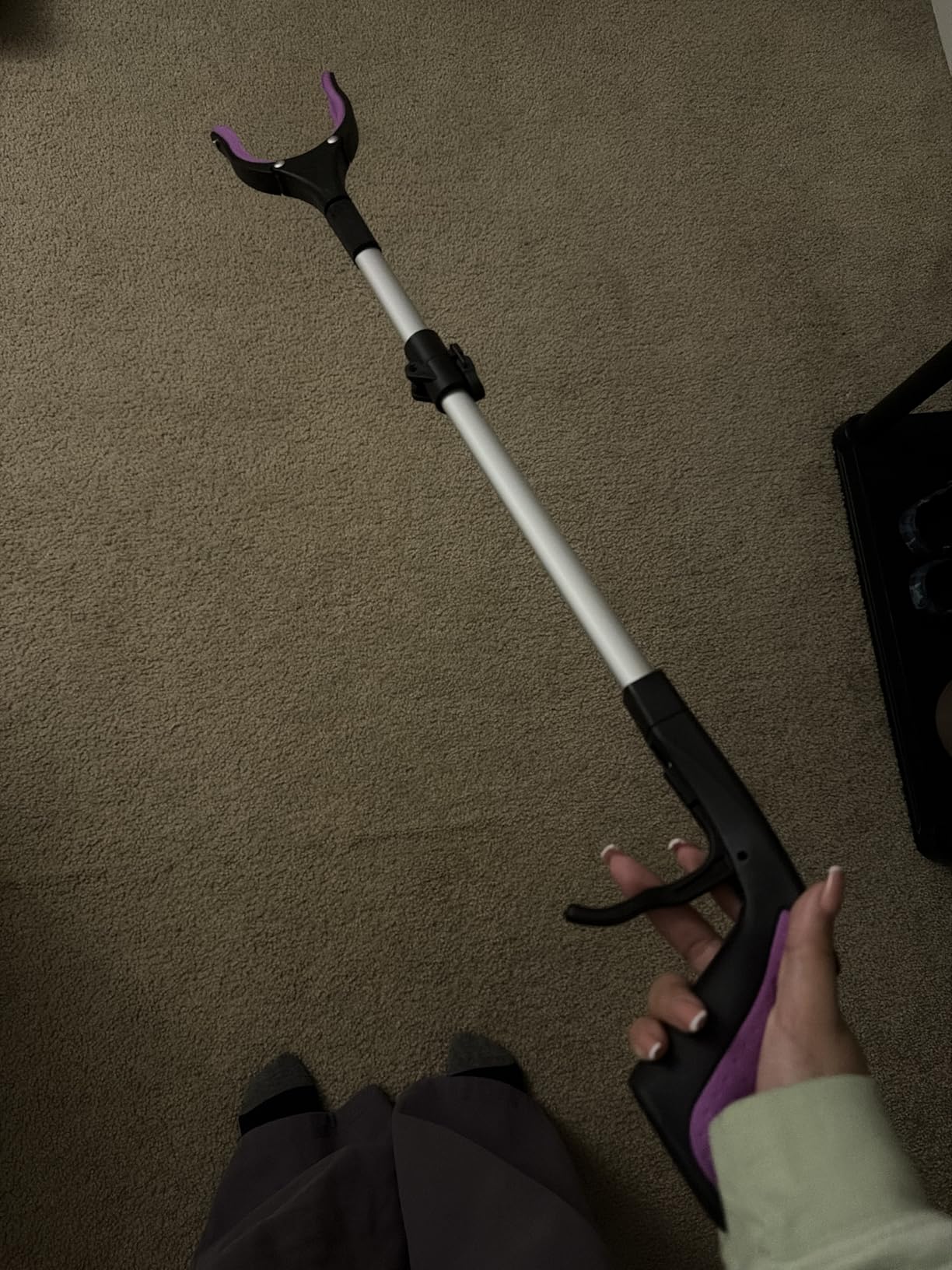 32 inch GrabRunner Heavy Duty (up to 10 lbs) Reacher Grabber Tool with Strong Magnetic (New Pink) 1 Pack customer photo 2