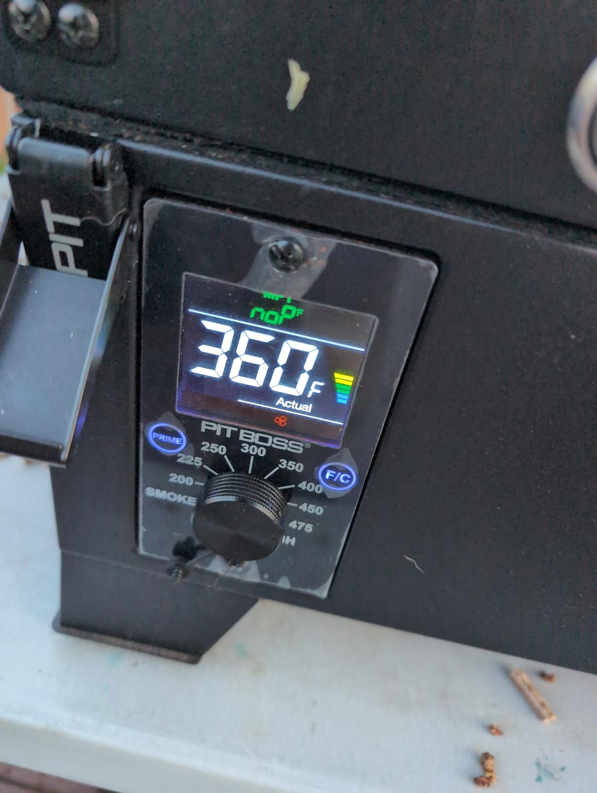 Pit Boss 150 Wood Pellet Grill & Smoker with Flame Broiler, 256-Sq. In. Cooking Space, 180°F to 500°F Temperature Range, 7 lb. Pellet Hopper, Black customer photo 2