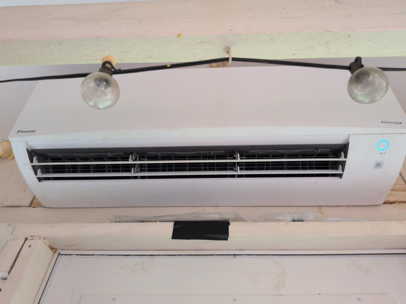 Daikin 18,000 BTU 18 SEER2 Entra R32 Series Heat Pump Mini Split A/C | System Includes Maxwell All-Inclusive 15' Installation Kit and Wall Mounting Bracket (230V) customer photo 1