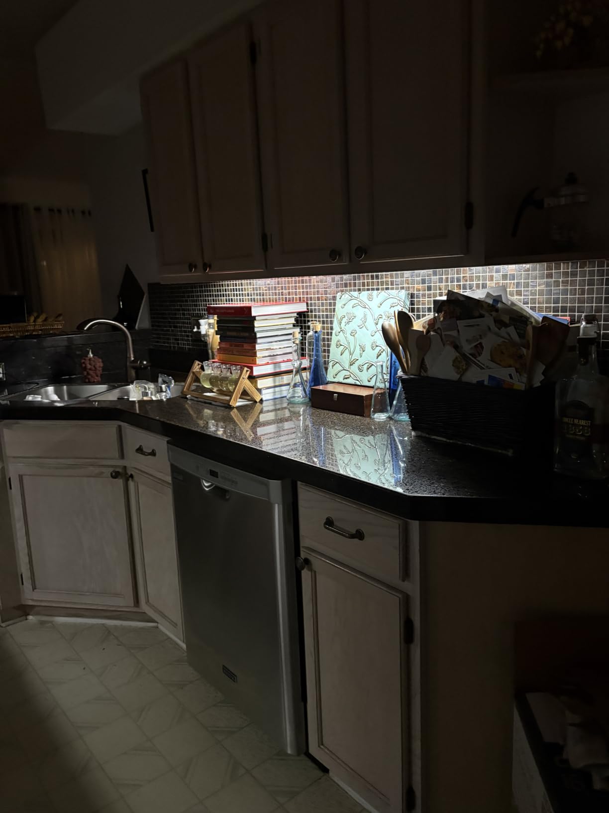 EZVALO Under Cabinet Lighting with Charging Station, Motion Sensor Lights | 6-Pack with Remote, 2000mAh Rechargeable Battery, Wireless, Magnetic, Timer, 3 Color Temps, Kitchen, Closet and More customer photo 2