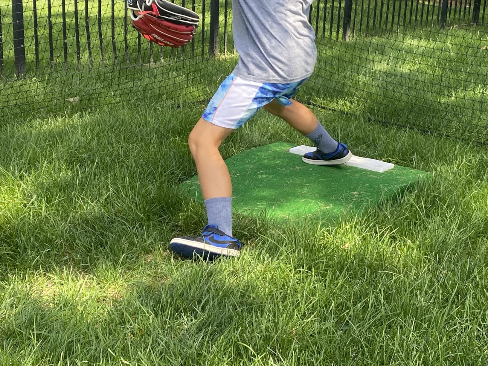 GoSports Portable Pitching Mound for Baseball Pitchers - 30 x 30 x 4 Inch customer photo 1