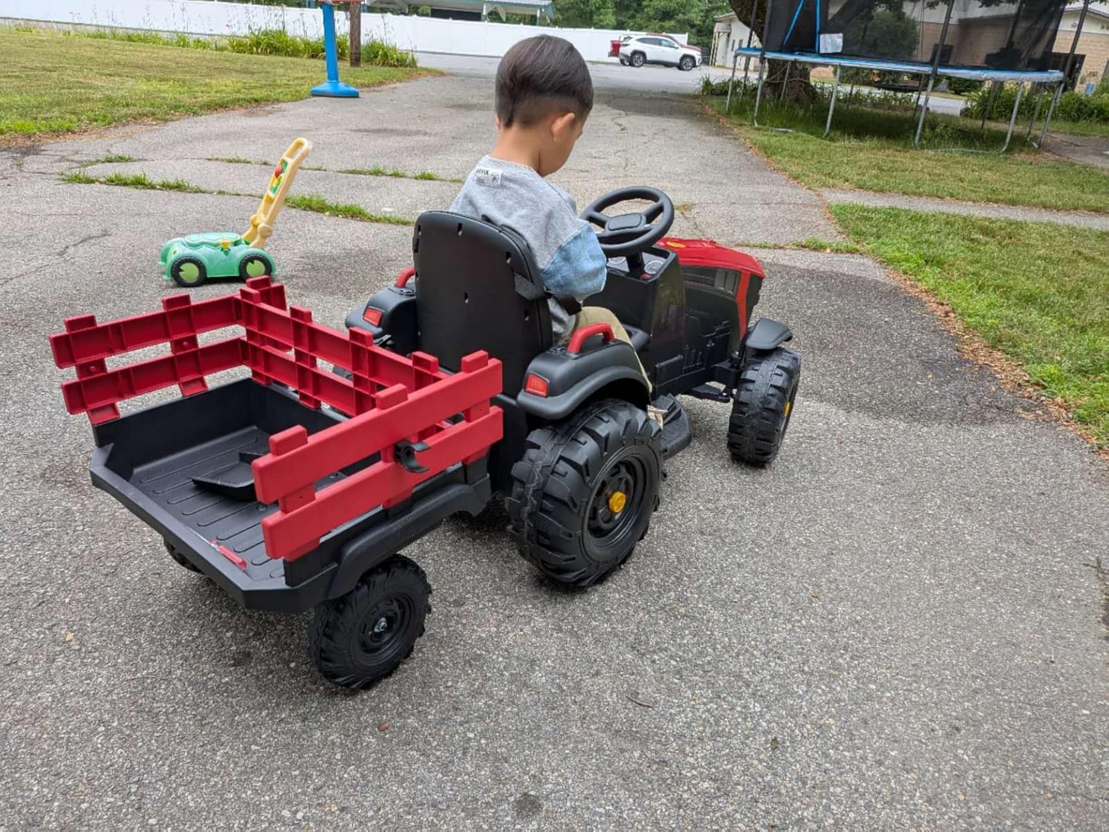 ELEMARA 24V 9AH Ride on Tractor with Easy Detachable Trailer, 400W Motors Electric Tractor Toy for Big Kids, All-Terrain Capability, Safety Design with 3-Point Seat Belt for Ages 3+, Green customer photo 2