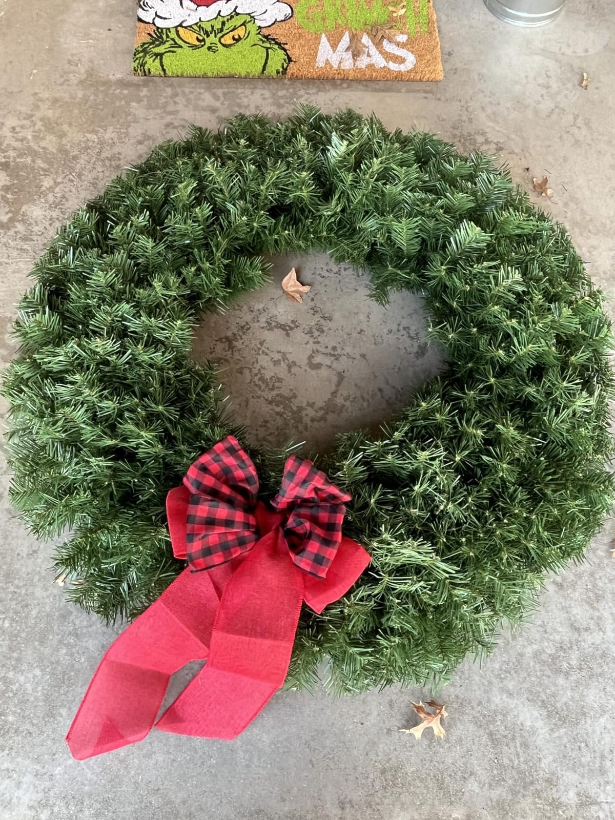 Yaheetech 30in Large Artificial Christmas Wreath, Pre-lit Holiday Accent Decoration with Red Bow, 110 LED Lights & 300 PVC Tips, Metal Structure for Door Wall & Mantel customer photo 2