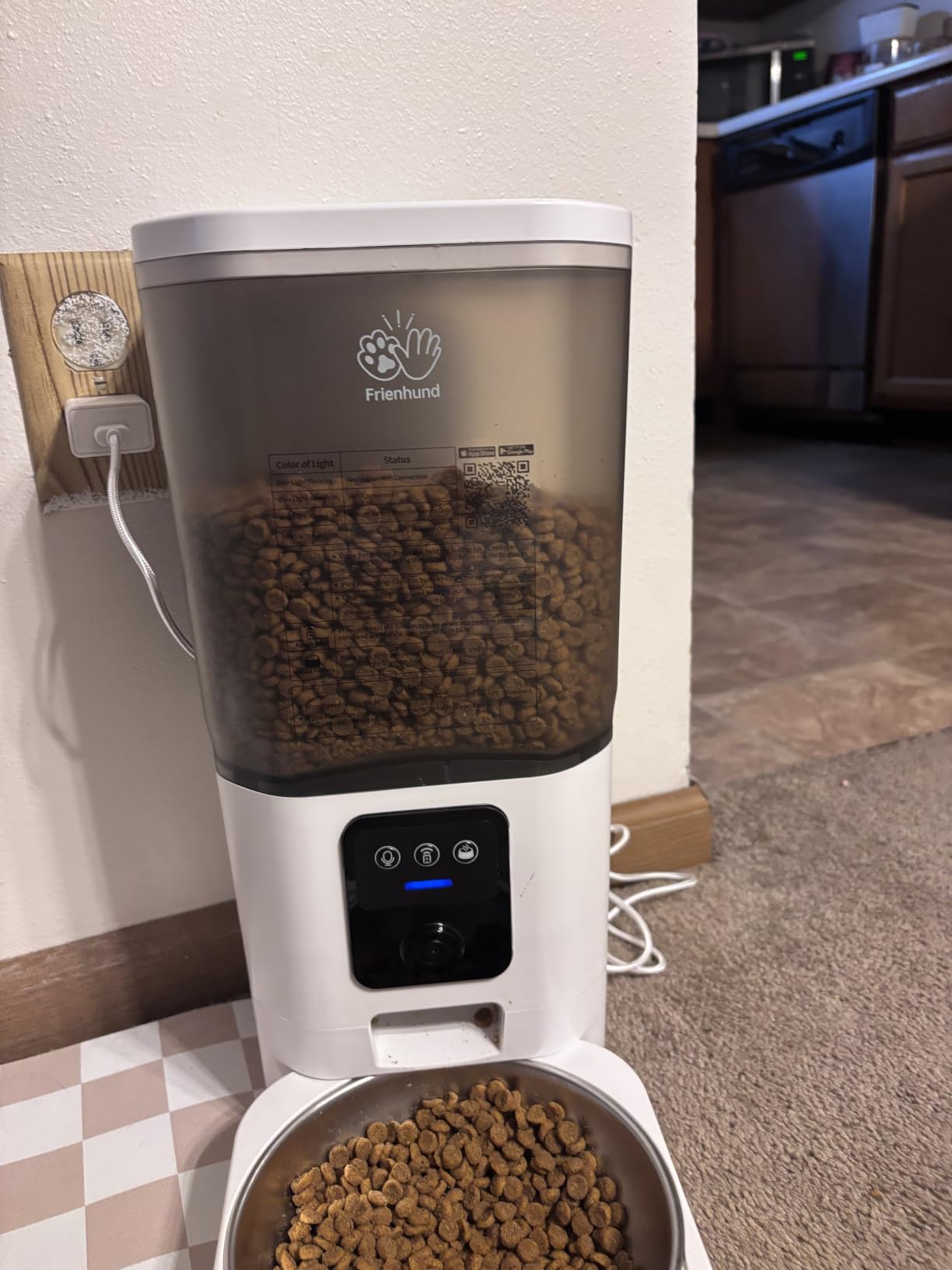 Frienhund Automatic Cat Feeder with 2K Camera: 5G WiFi Automatic Dog Feeder with Night Vision, Cat Food Dispenser with 7L Large Food Storage Container for Multiple Pet, Detachable for Easy Clean - 29 Cup customer photo 2