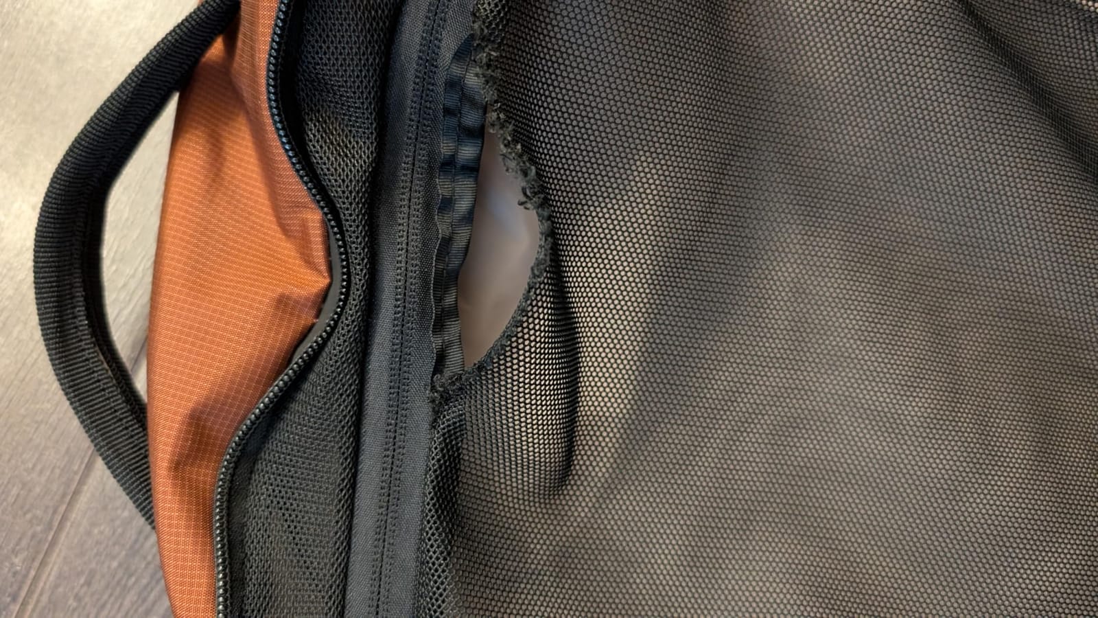 Bellroy Lite Travel Pack 30L (carry-on backpack, travel backpack for international travelers, with laptop pocket, interior packing cells and tuck-away shoulder straps) - Black customer photo 1