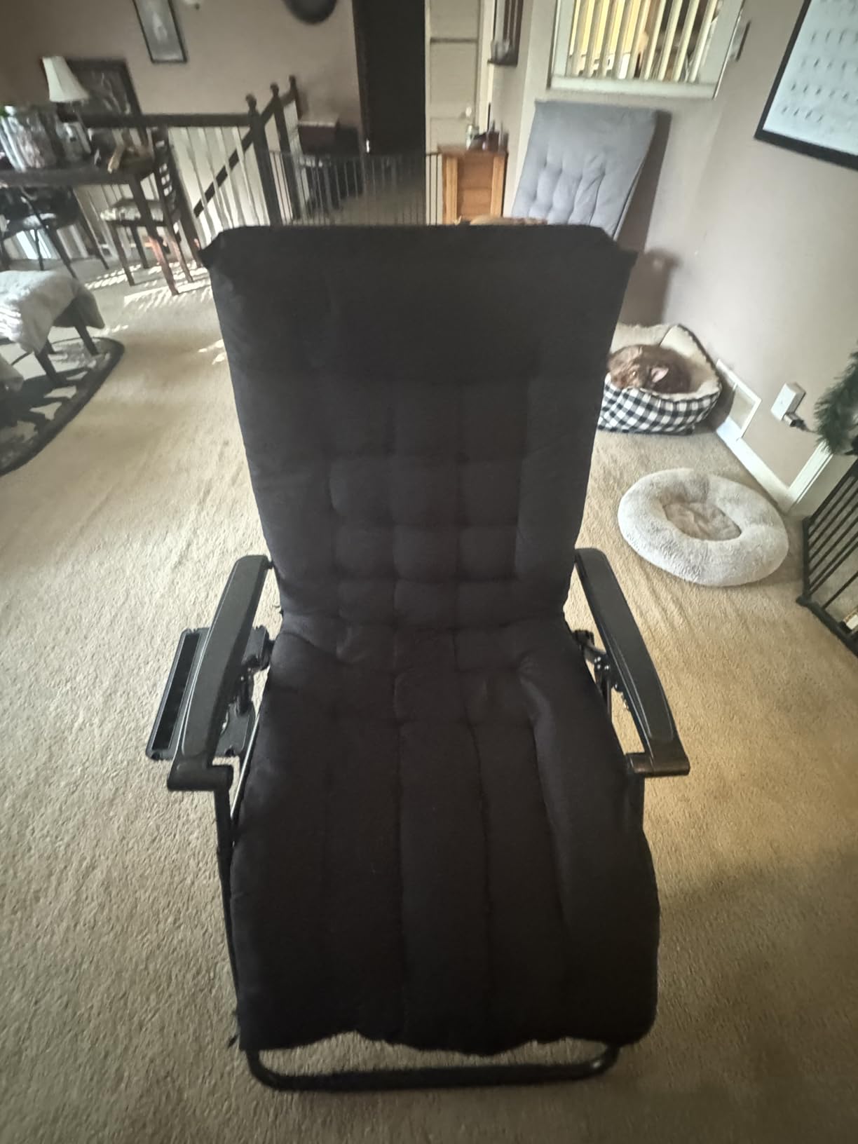 VEVOR Zero Gravity Chair, 33 inch Zero Gravity Recliner Lounge Chair for Indoor and Outdoor, Adjustable Anti Gravity Chair with Cushion, Headrest, Footrest, and Cupholder, 500 lbs, Gray customer photo 2