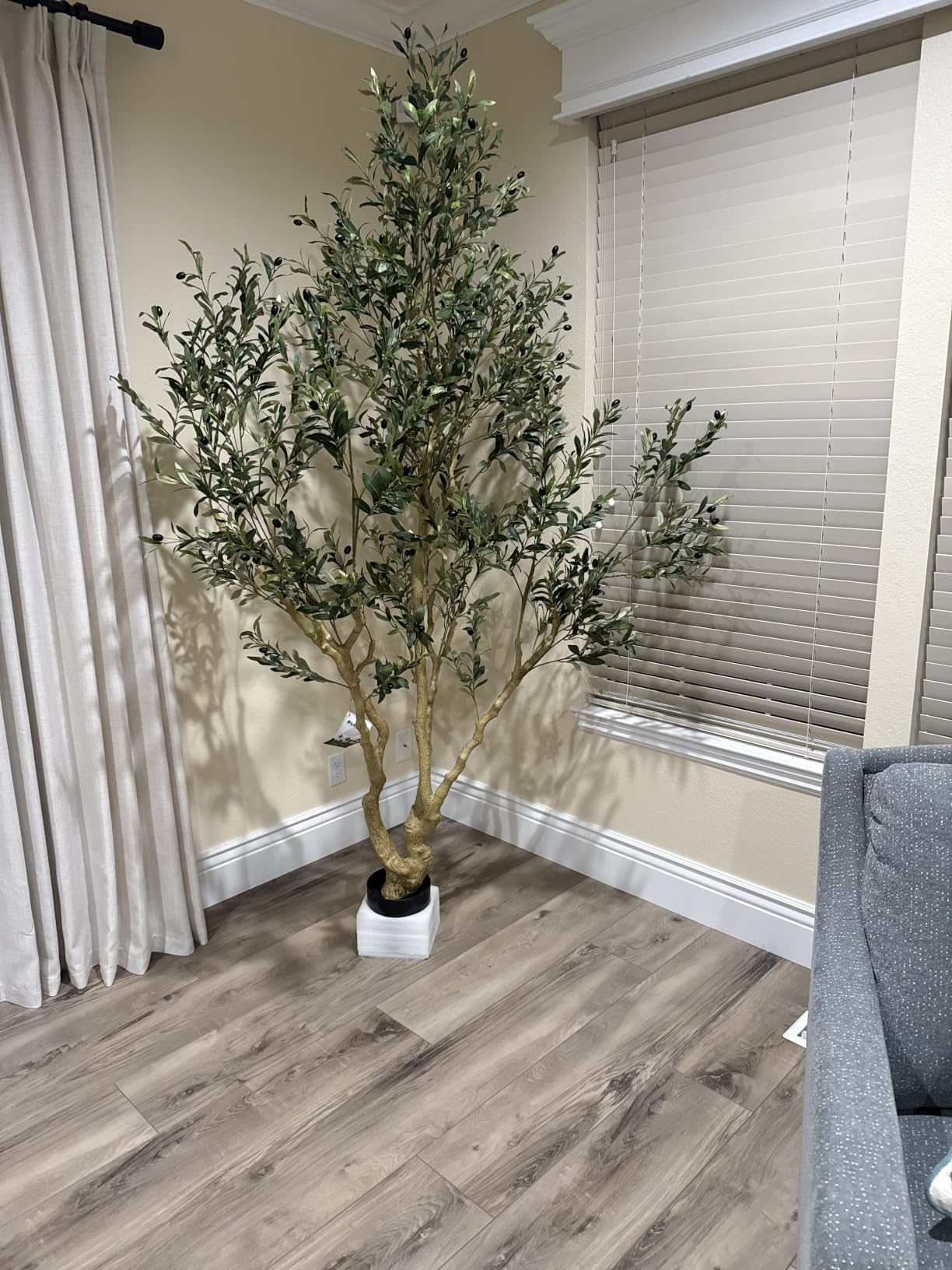Realead Large Artificial Olive Tree 8ft with Thick Trunk & Realistic Leaves | Tall Faux Olive Tree with Full Dense, Natural Look, Sturdy Base - Fake Olive Tree for Modern Home Office Living Room Decor customer photo 2