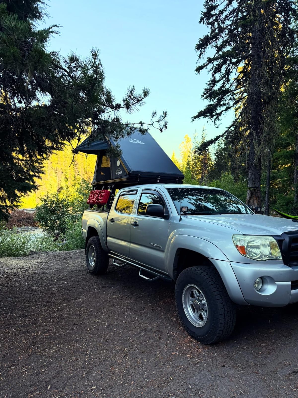 WildFinder Rooftop Tent, Hard Shell Roof Top Tent for Jeep SUV Truck Van | Aluminum Pop Up Roof Tent with LED Light Strip, Camping Car Roof Tent for 2-3 Person, Hardshell Rooftop Tent customer photo 2